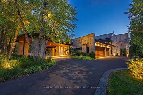 7 Oxbow Road Toronto C13 ON M3B 1Z9