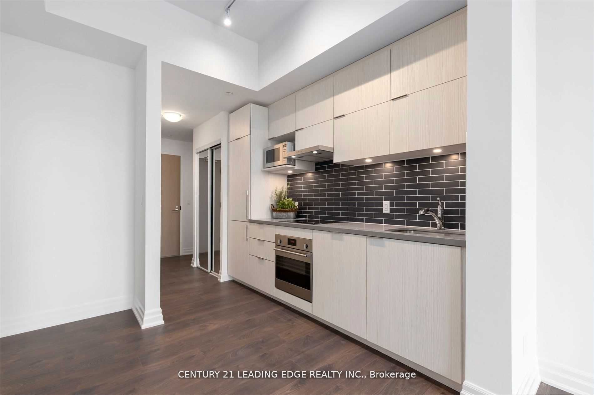 8 ROUGE VALLEY Drive 1215