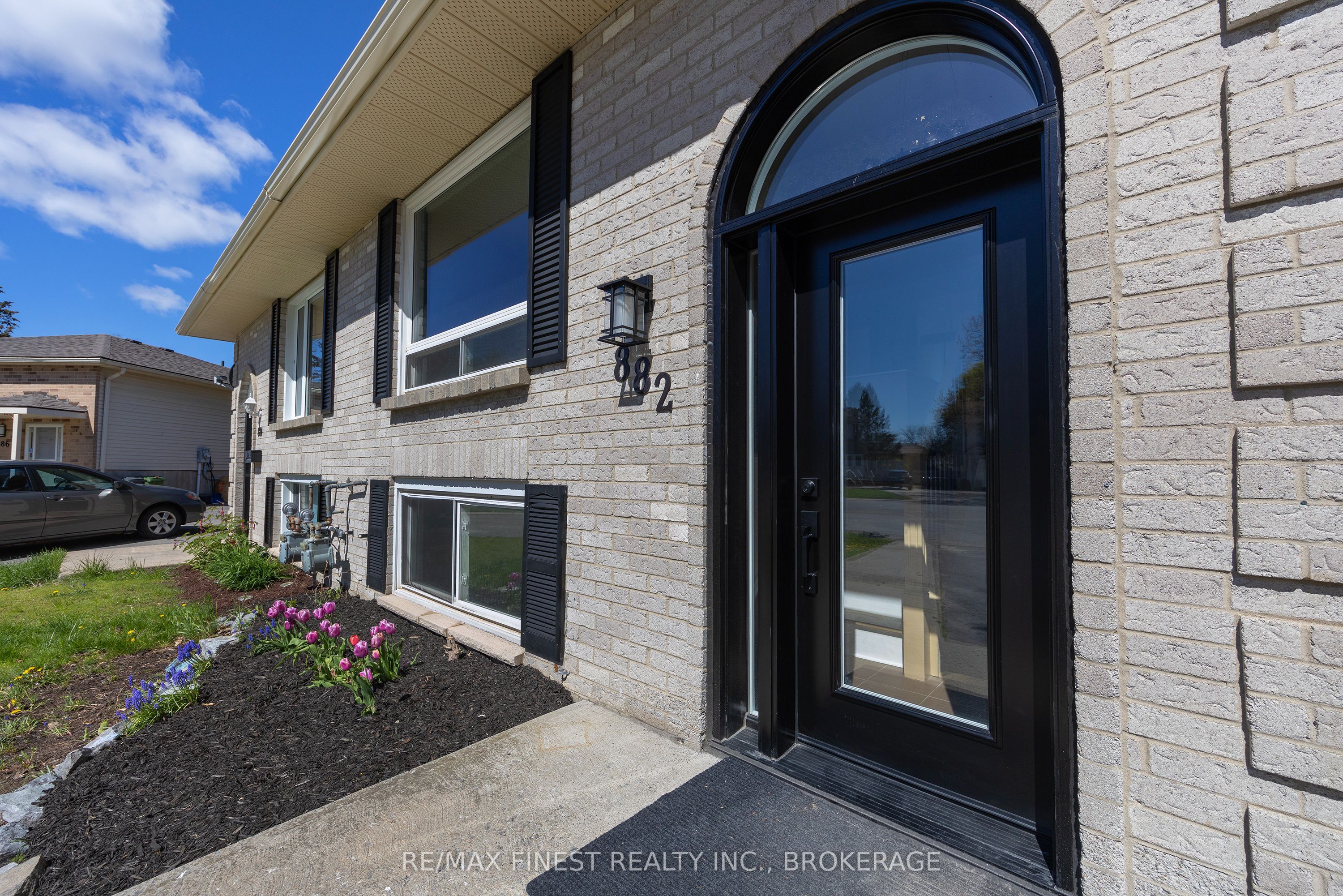 882 BEACONHILL Court