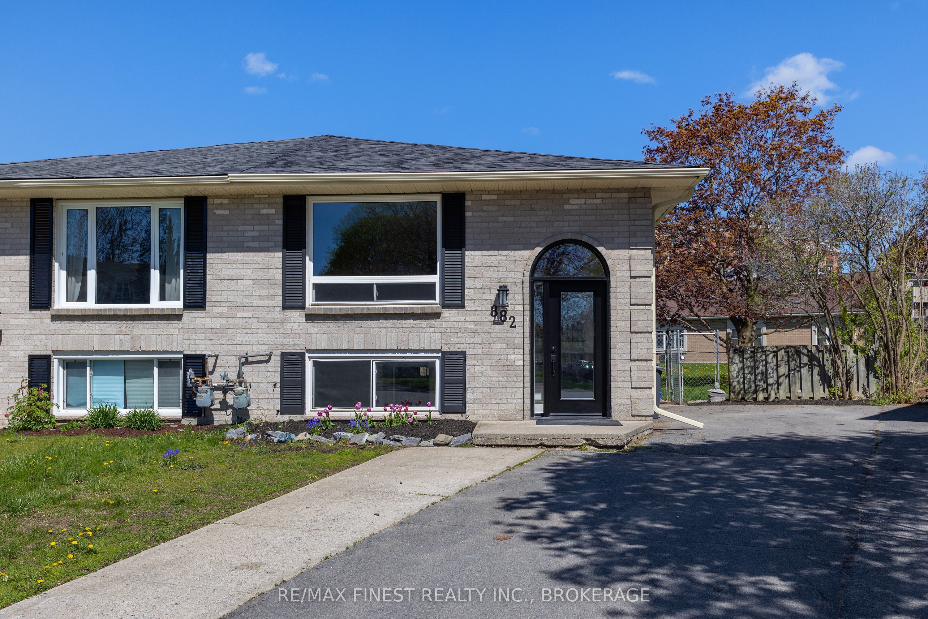 882 BEACONHILL Court