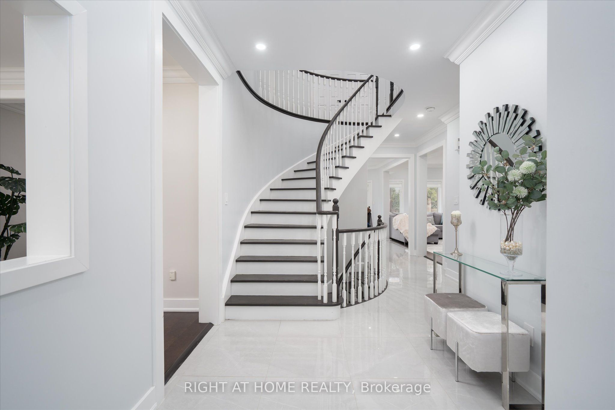 1001 Lytton Court