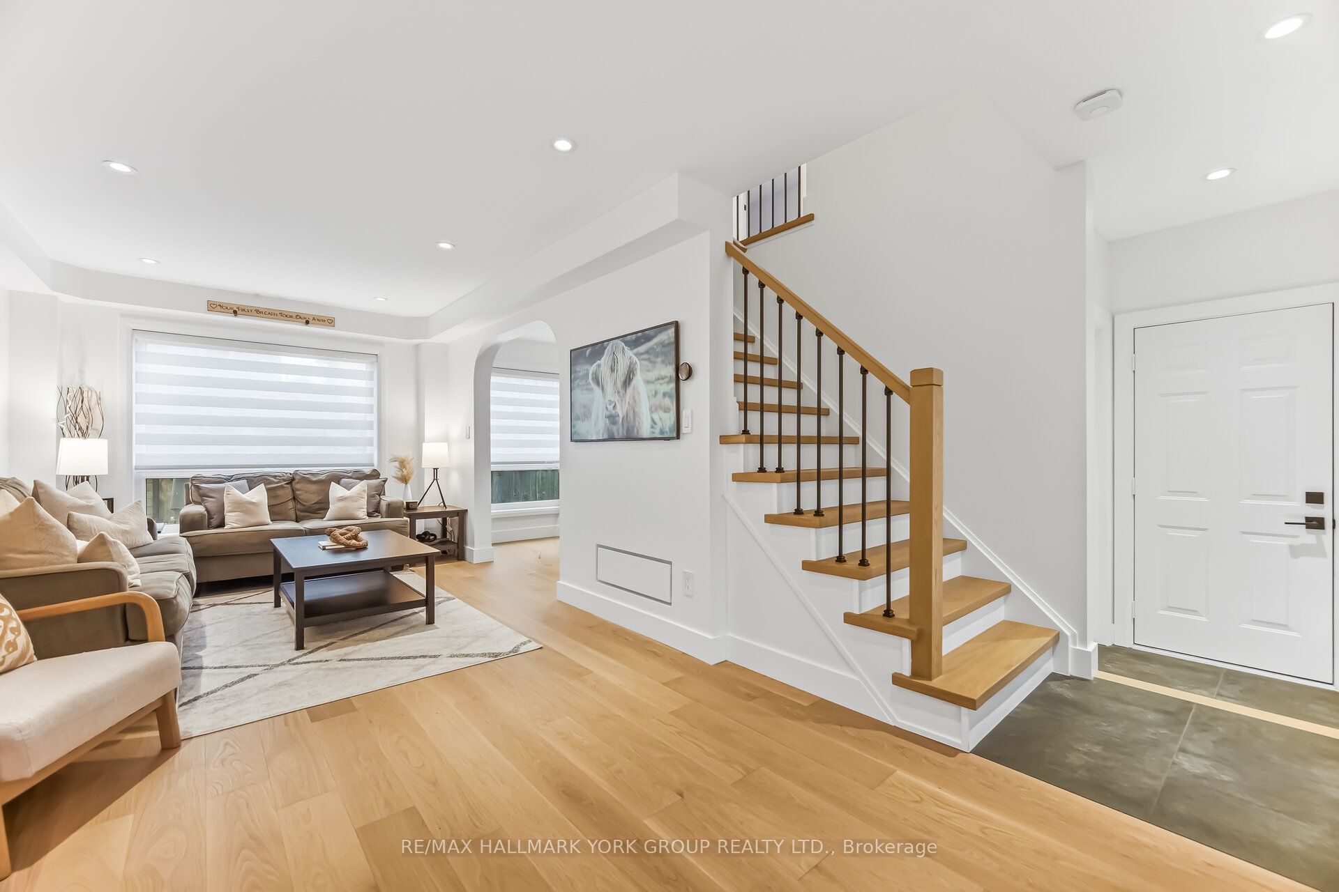 882 McDuffe Crescent