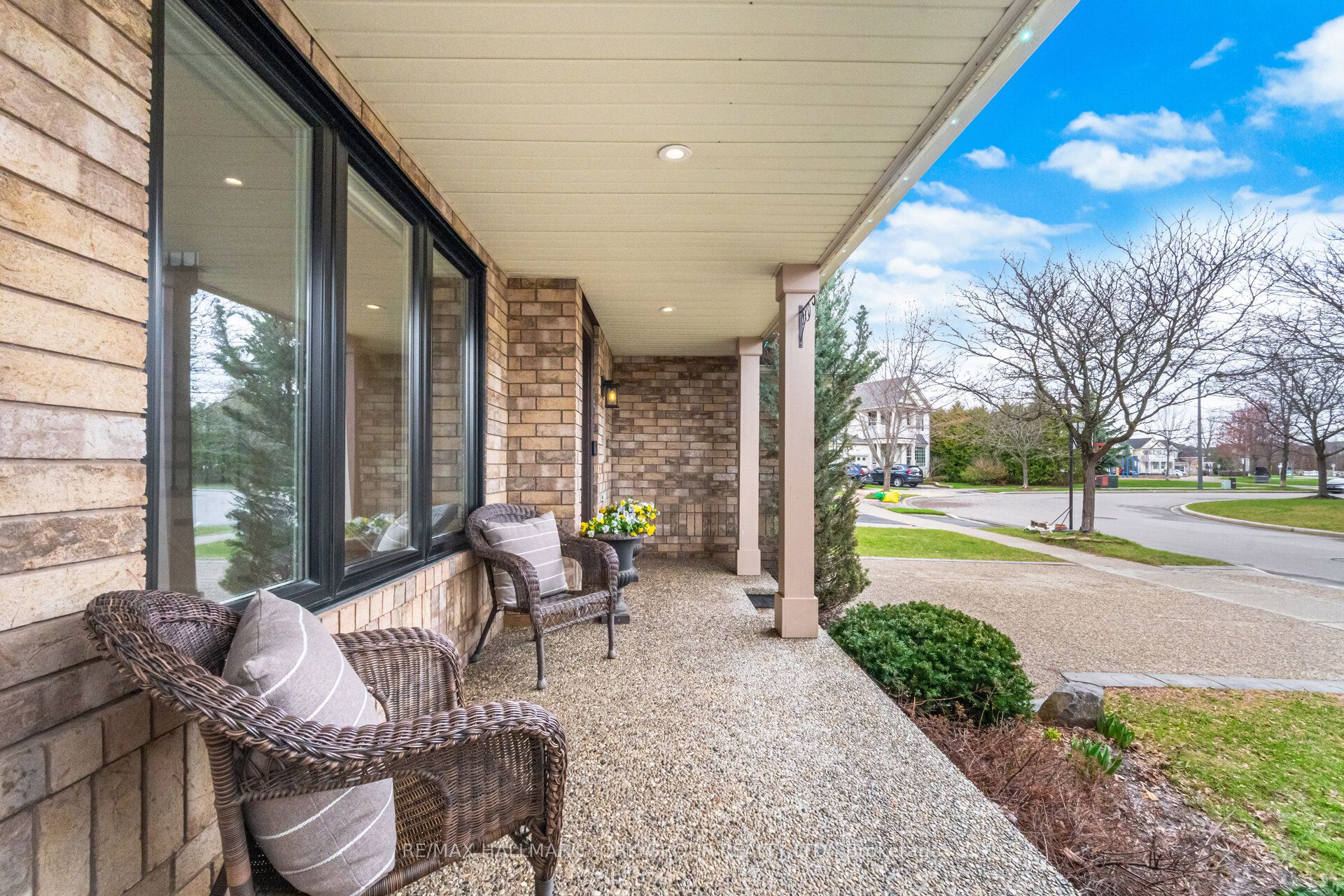 882 McDuffe Crescent