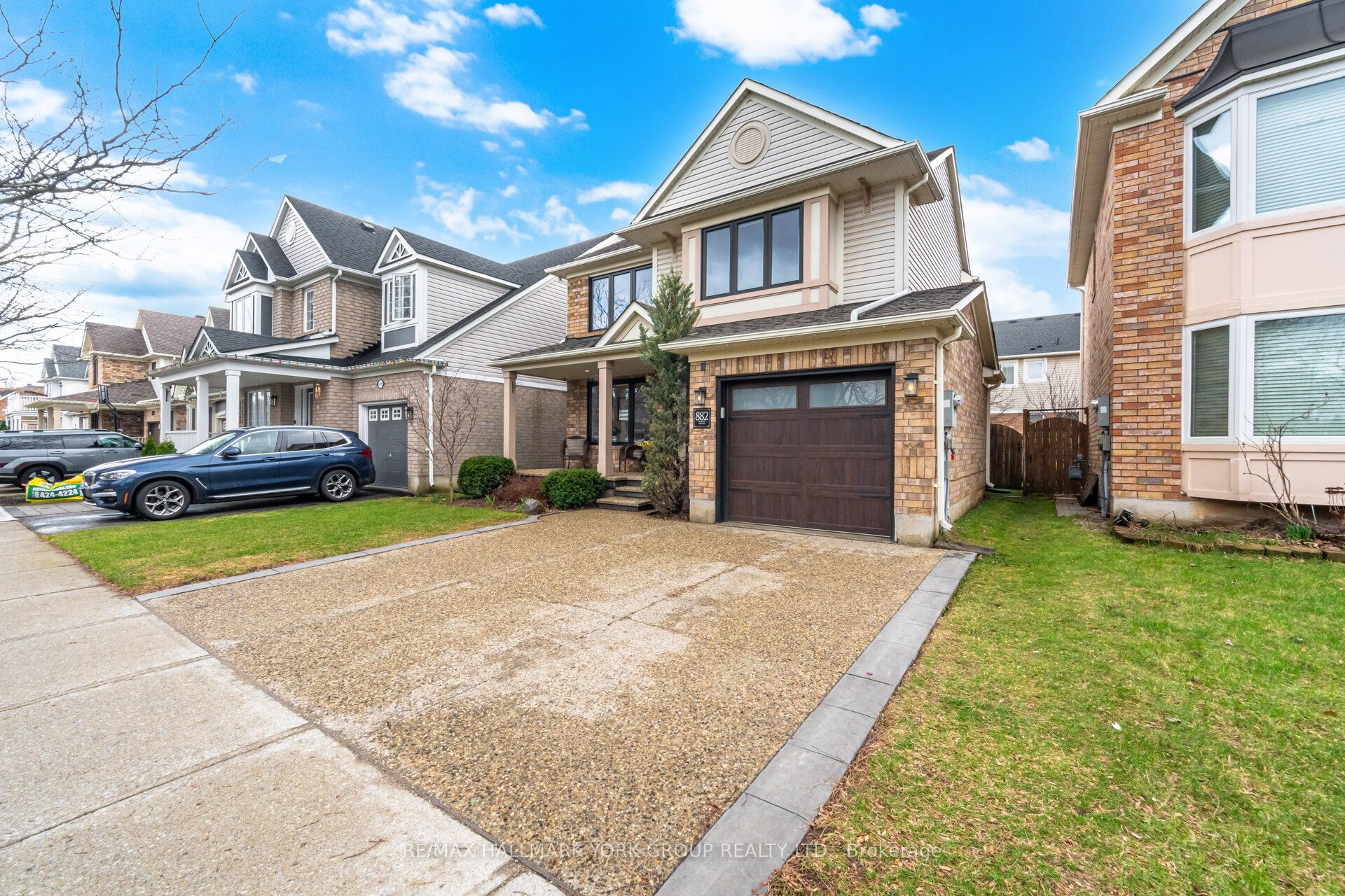 882 McDuffe Crescent