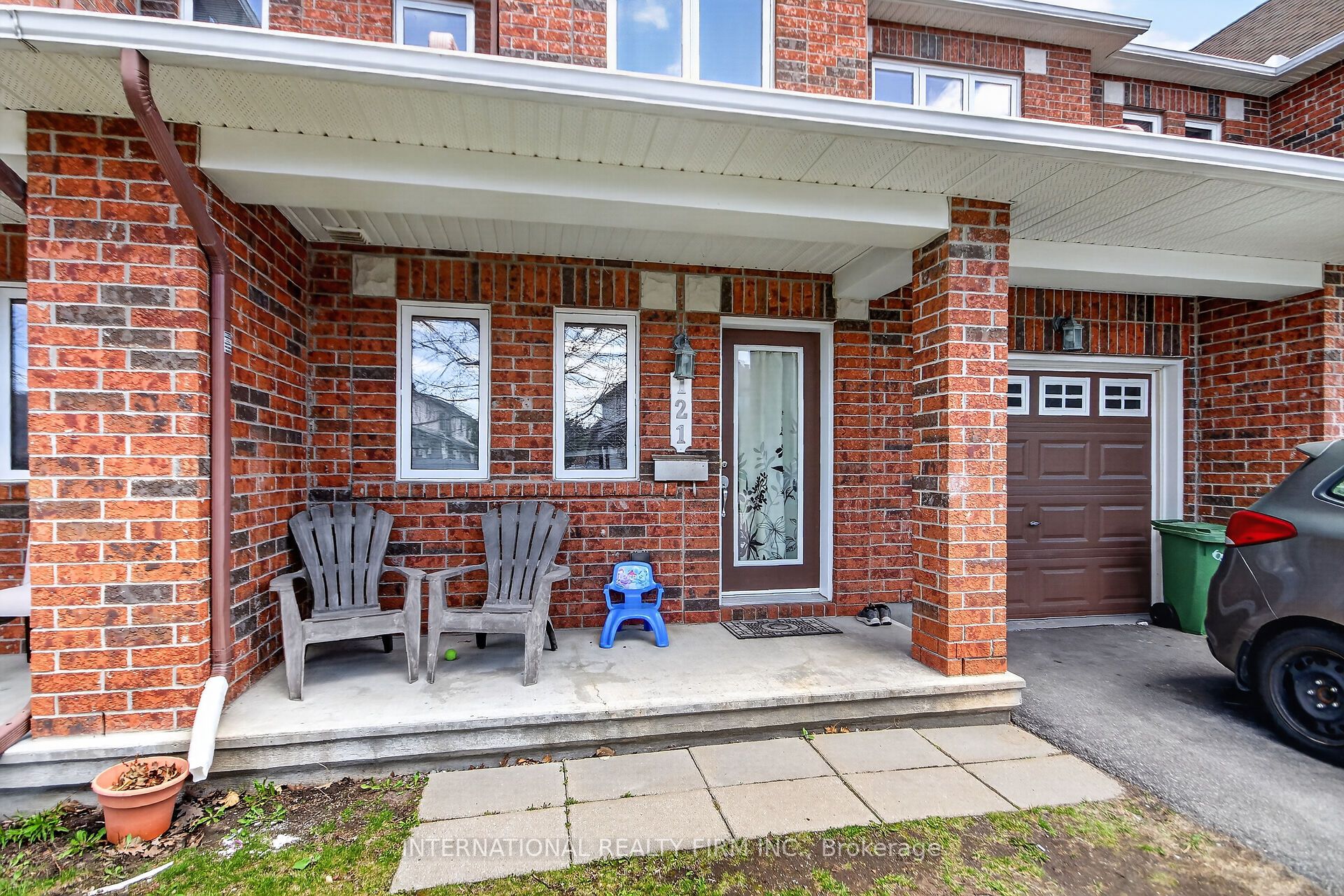 121 Dunforest Terrace