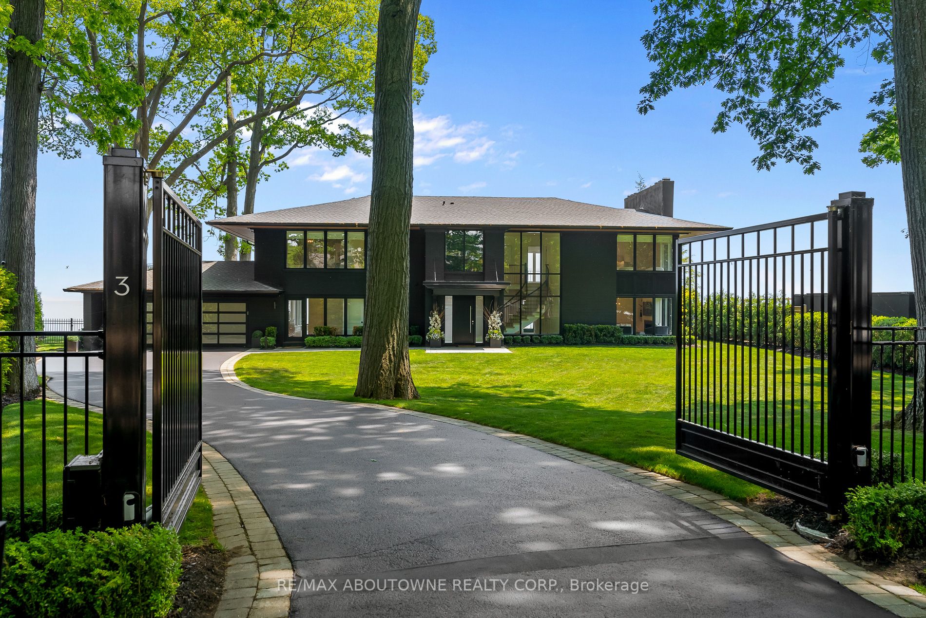 3 Ennisclare Drive E