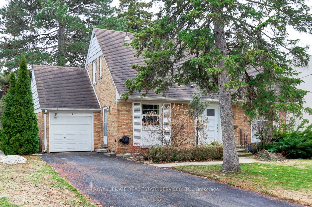 19 Hilldowntree Road