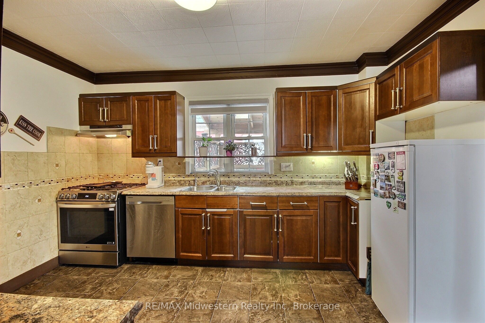 506 Main Street E