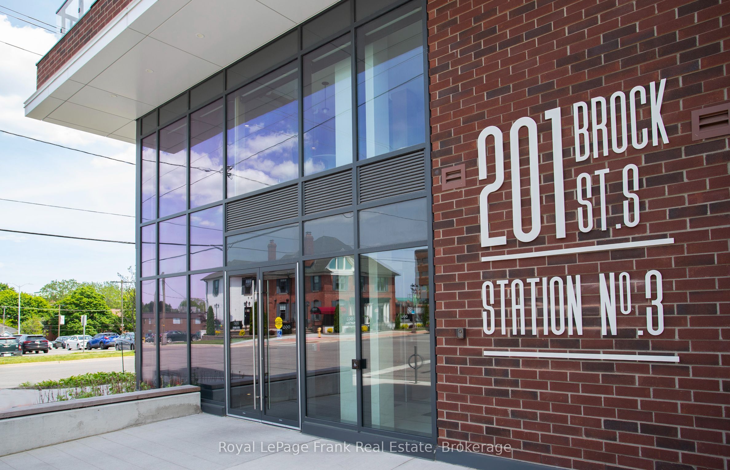 201 Brock Street S 604