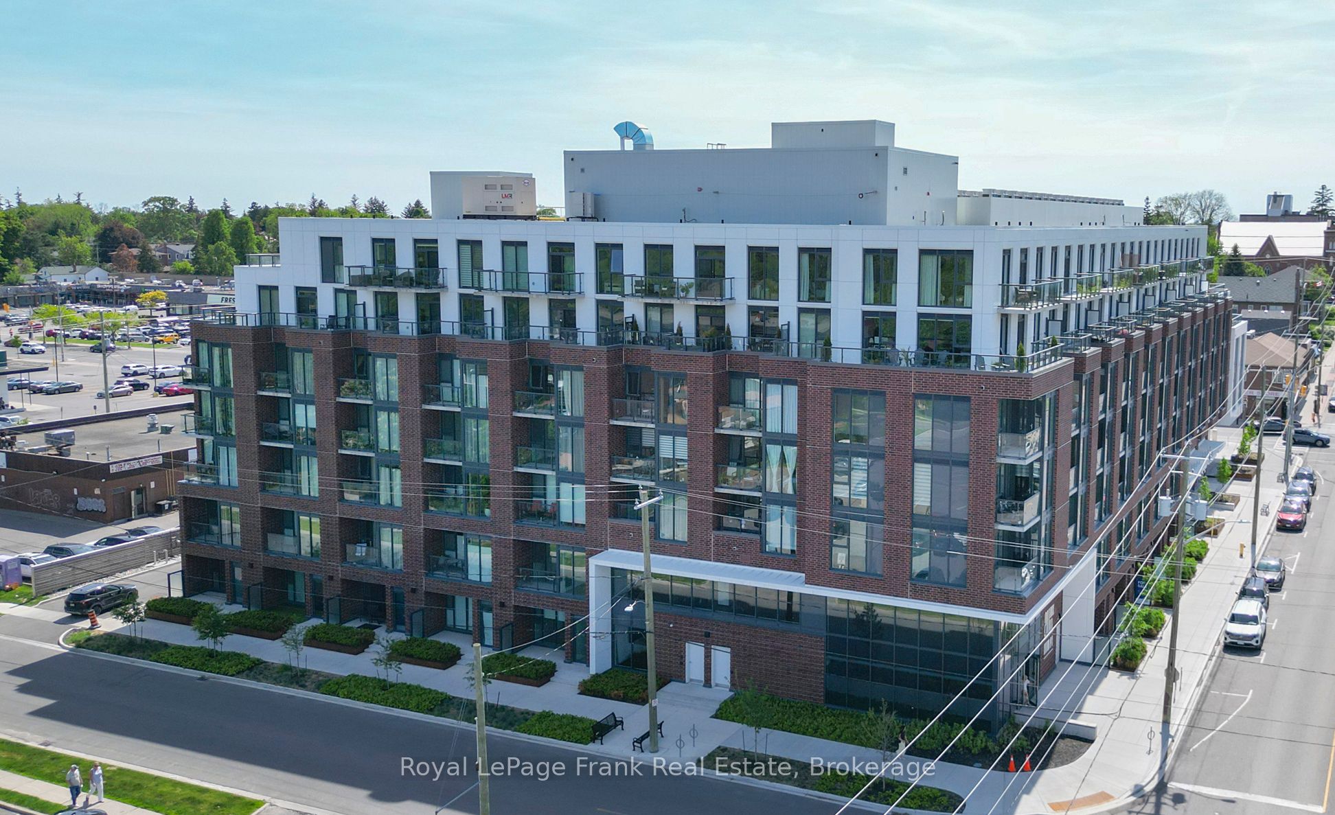 201 Brock Street S 604
