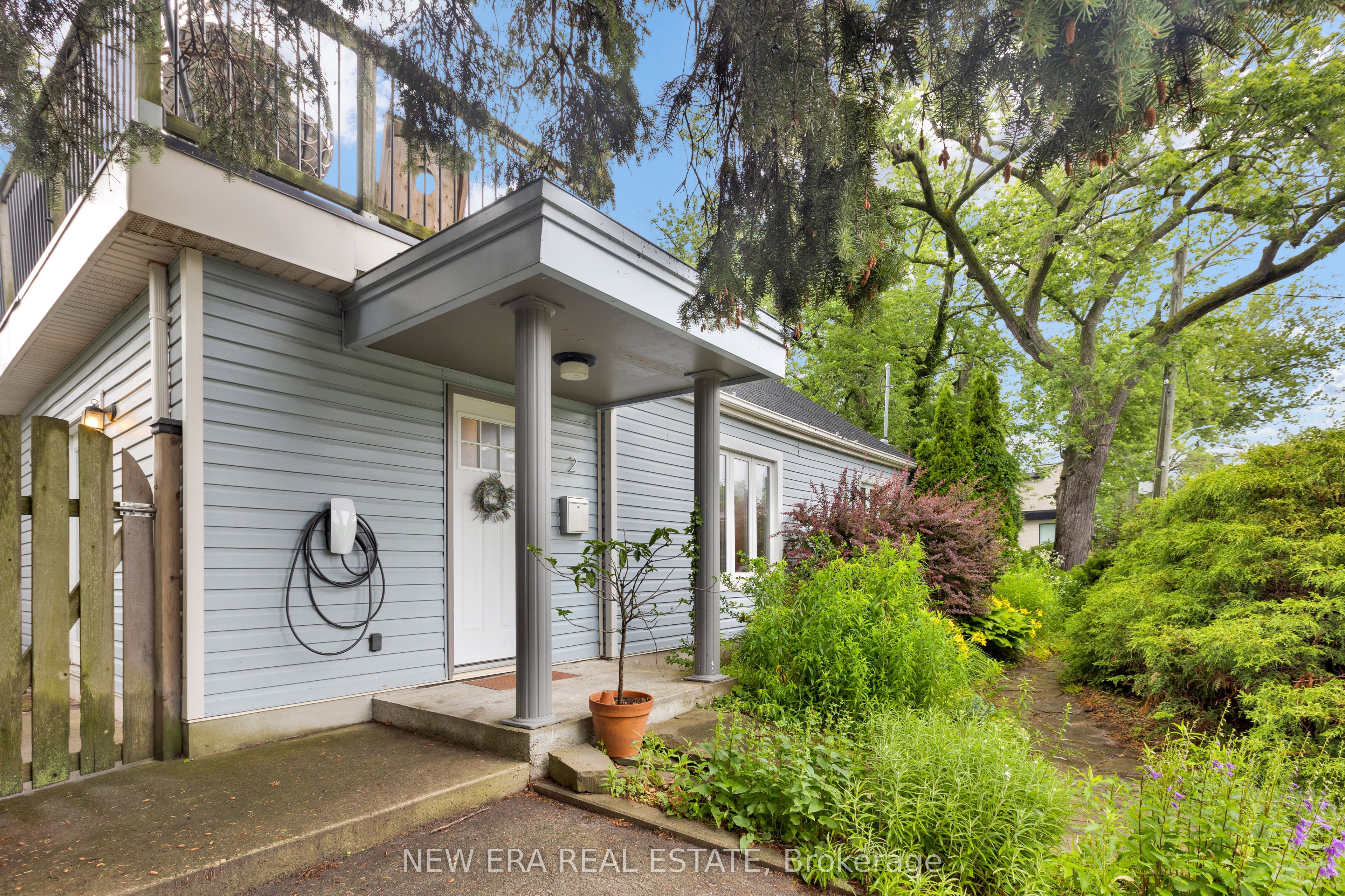 2 Foch Avenue