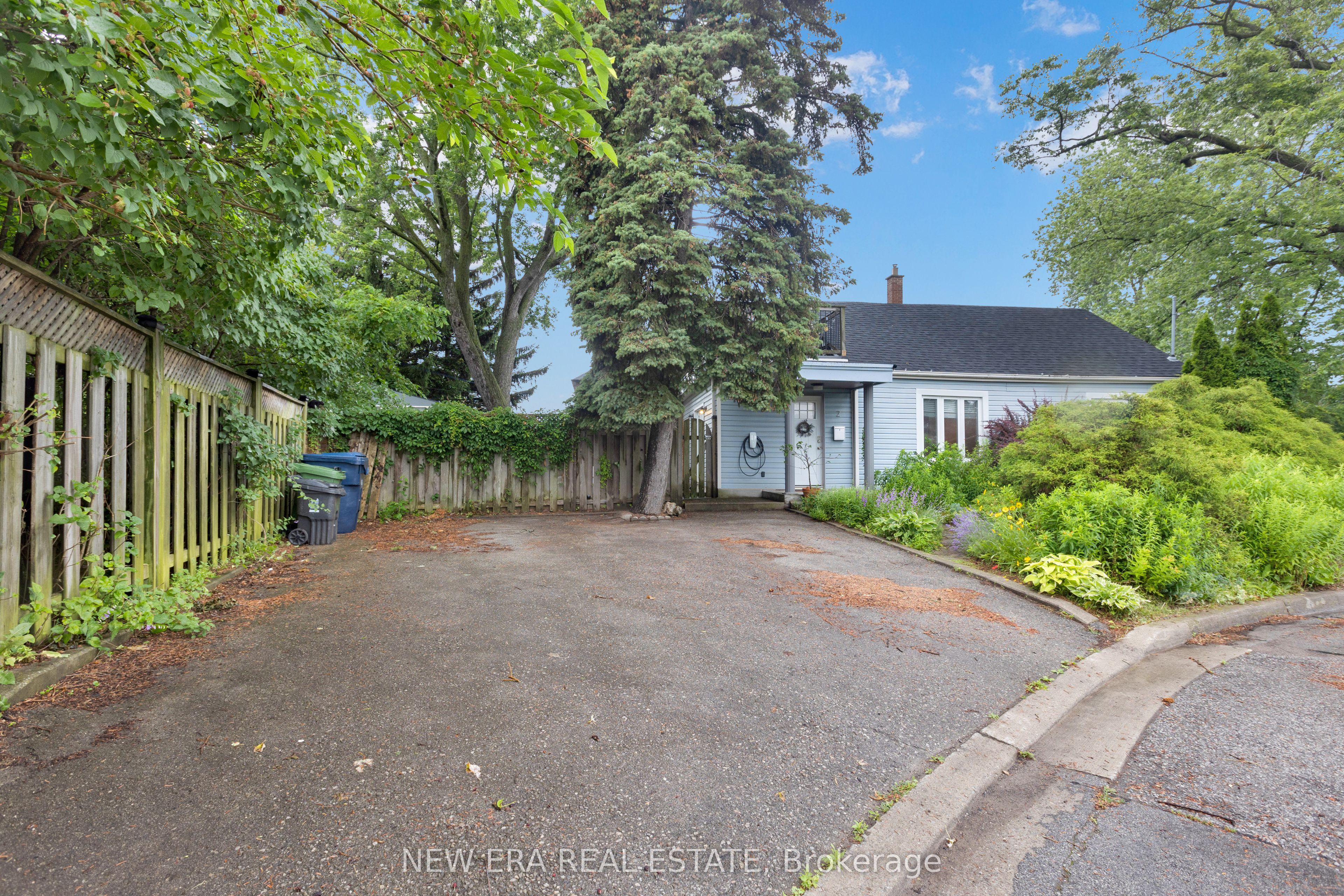 2 Foch Avenue