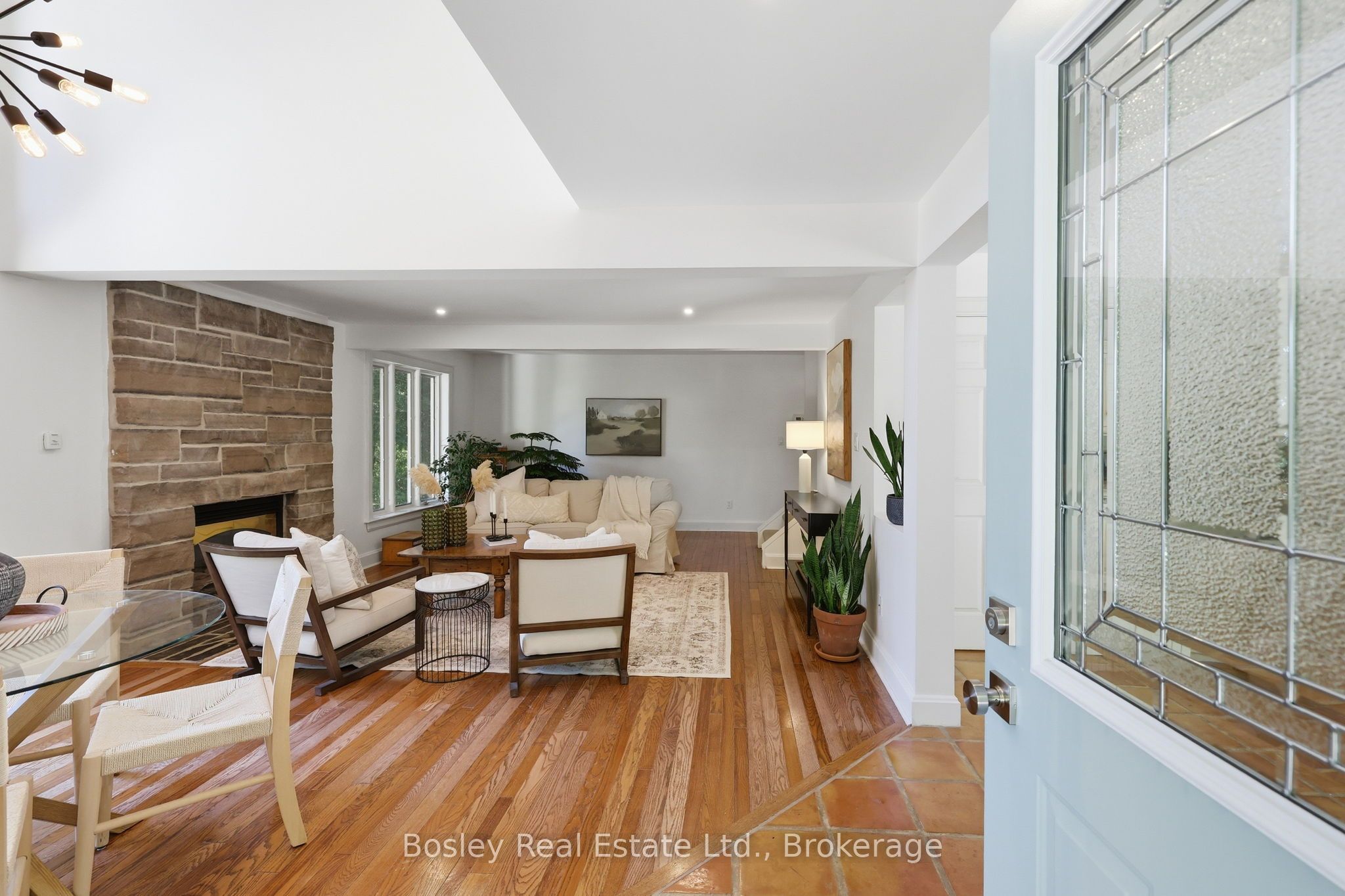 164 Bay Street W