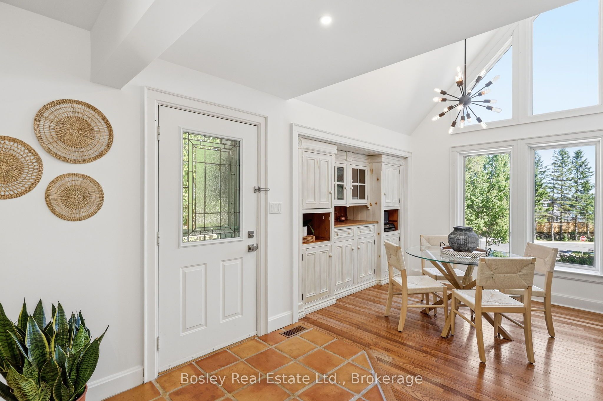 164 Bay Street W