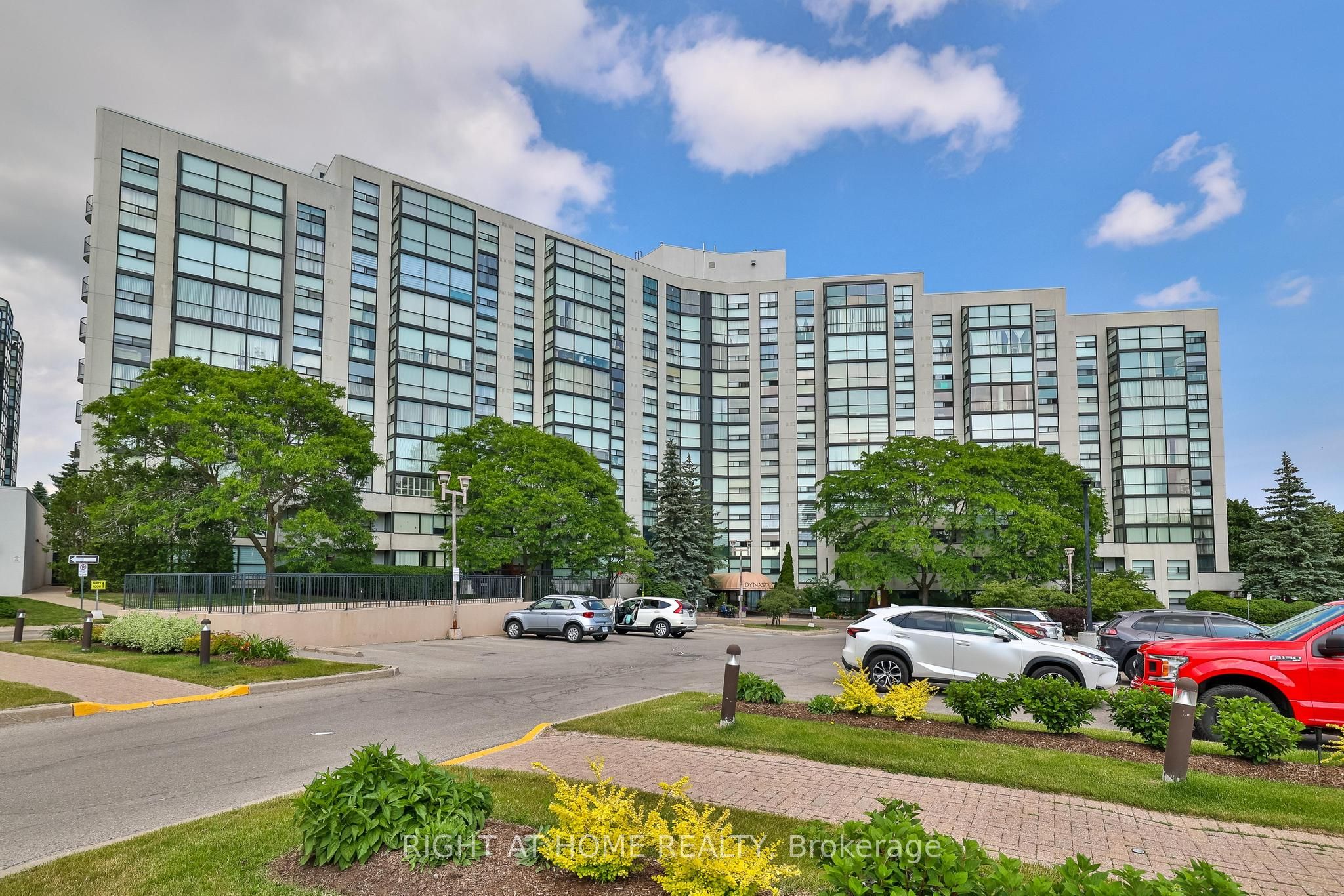 30 Harding Boulevard W 802