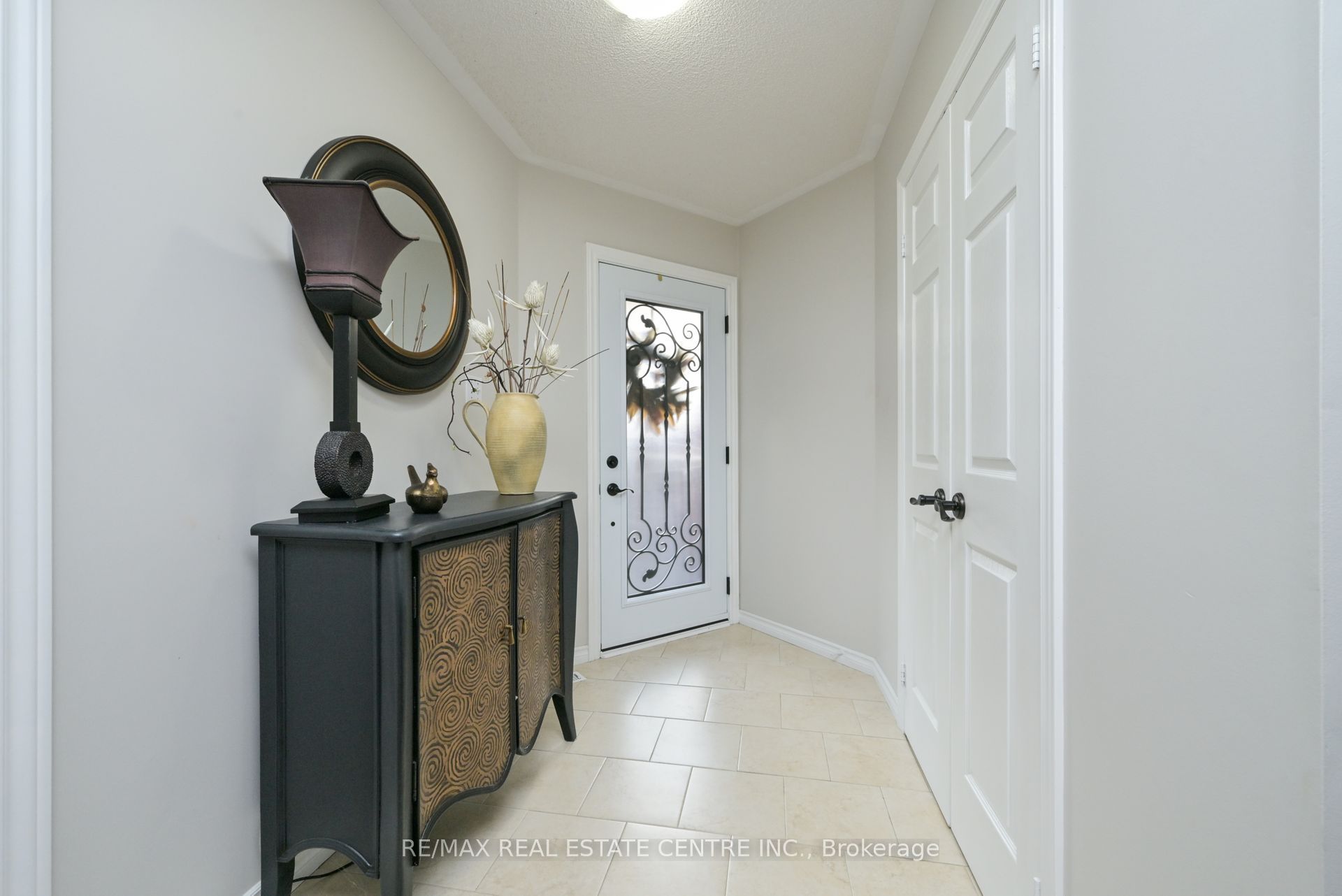 96 Lauchlin Crescent