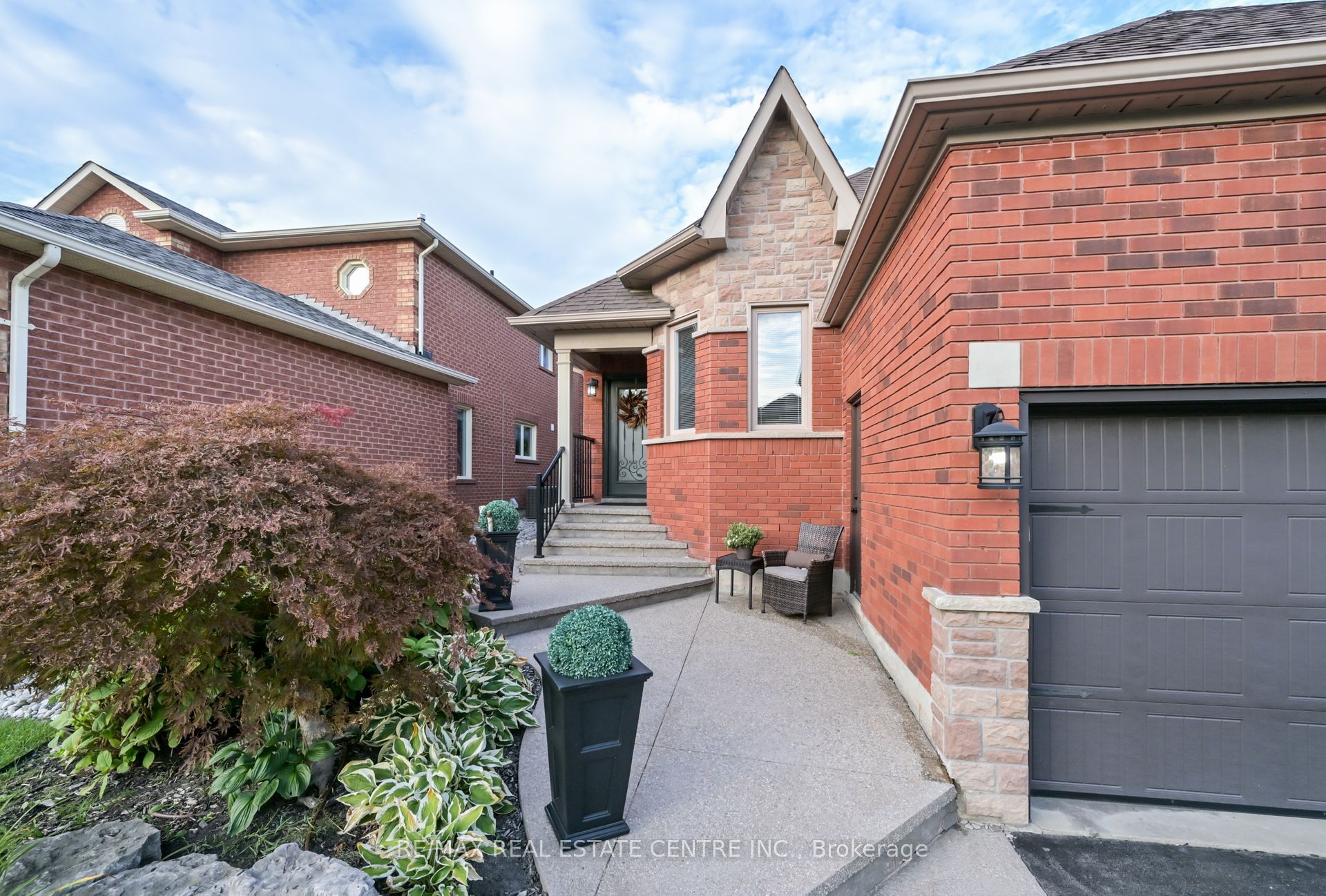 96 Lauchlin Crescent