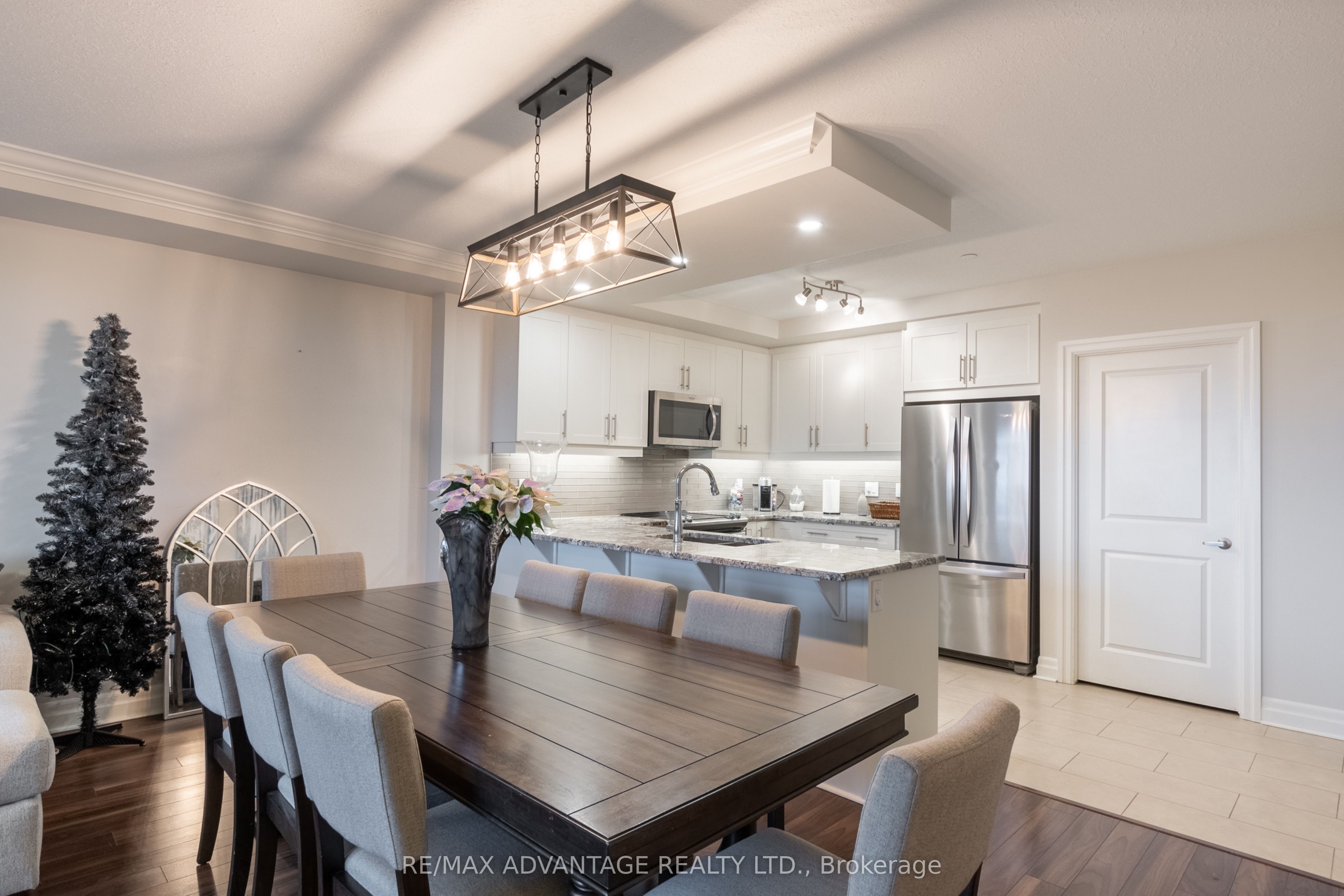 260 Villagewalk Boulevard 603
