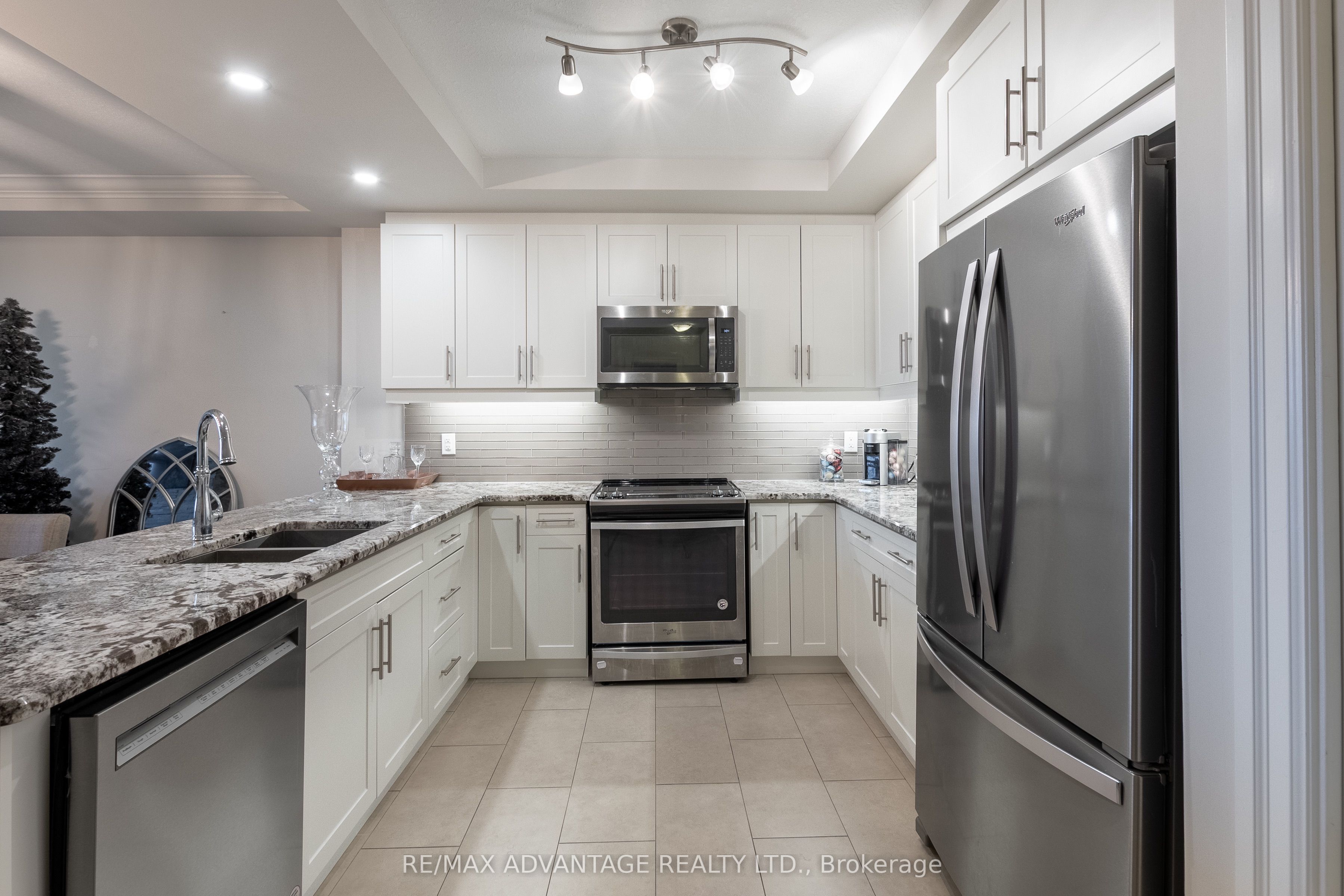 260 Villagewalk Boulevard 603