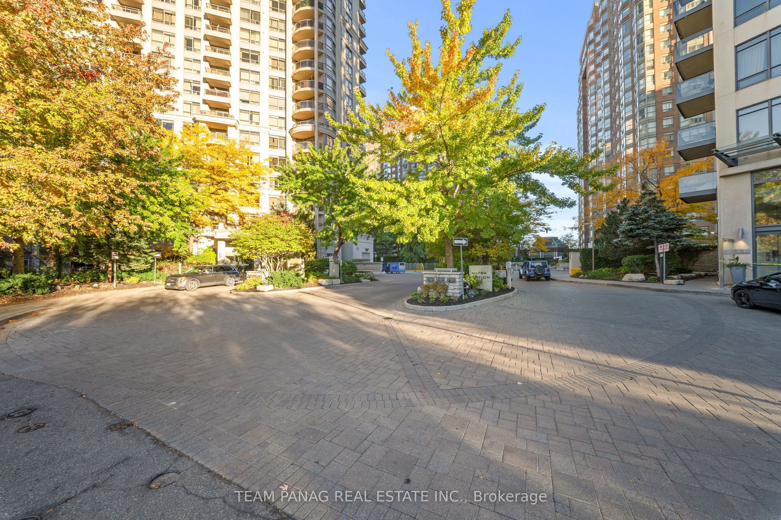 310 Burnhamthorpe Road W 401