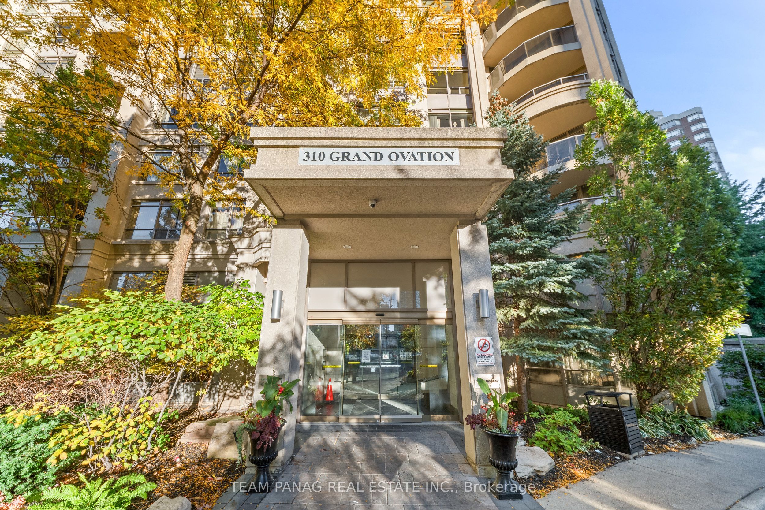 310 Burnhamthorpe Road W 401