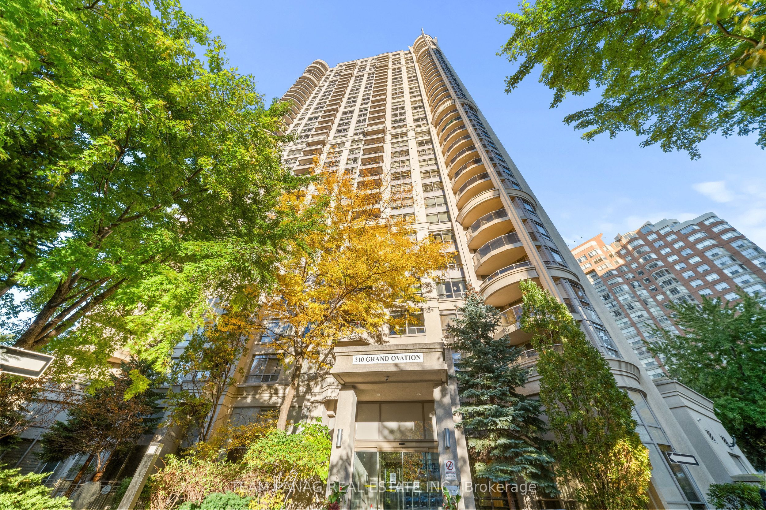310 Burnhamthorpe Road W 401
