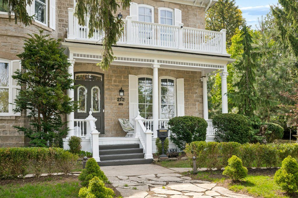212 Queen Street E
