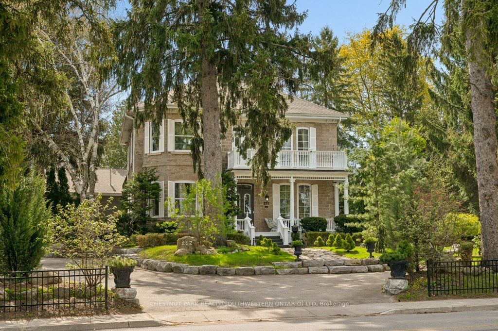 212 Queen Street E