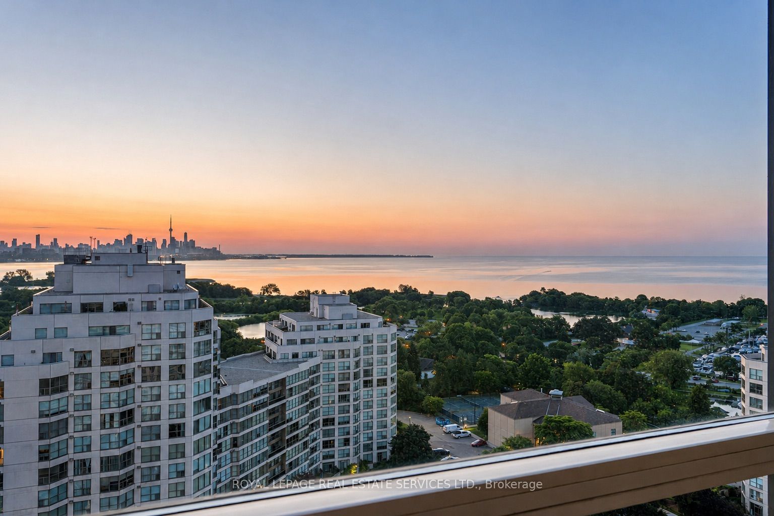2269 Lake Shore Boulevard W 2105