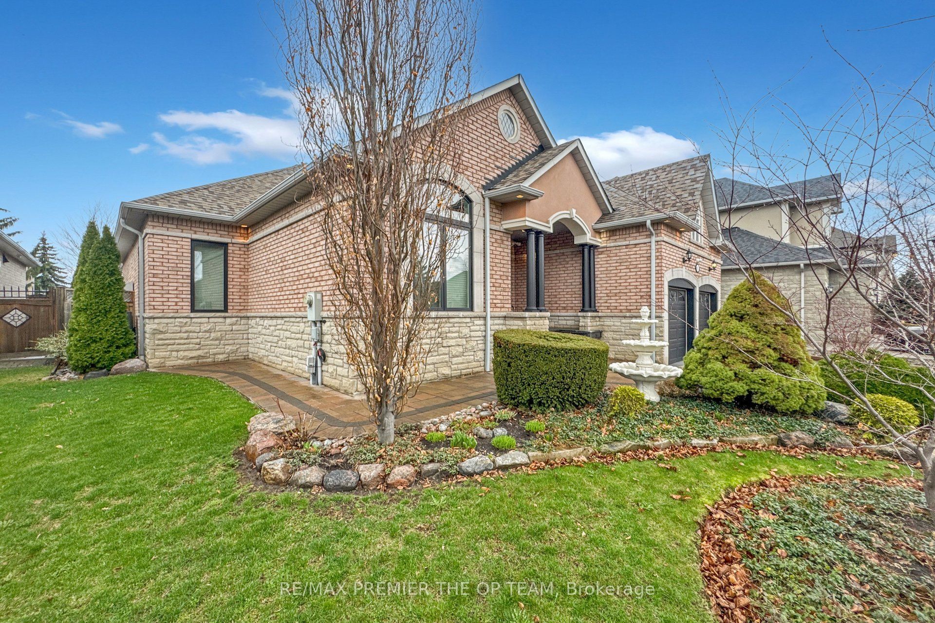 165 Novaview Crescent