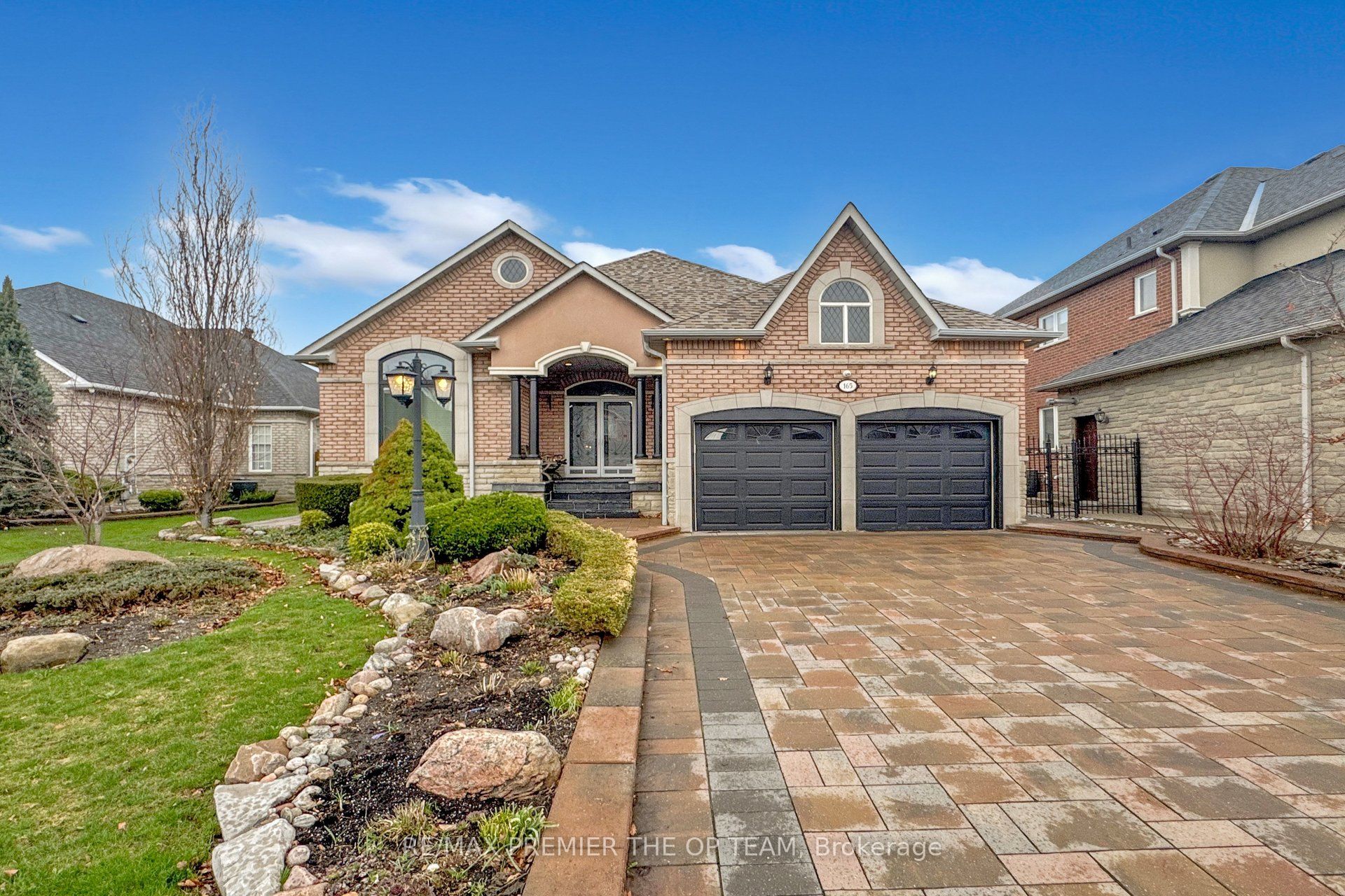 165 Novaview Crescent