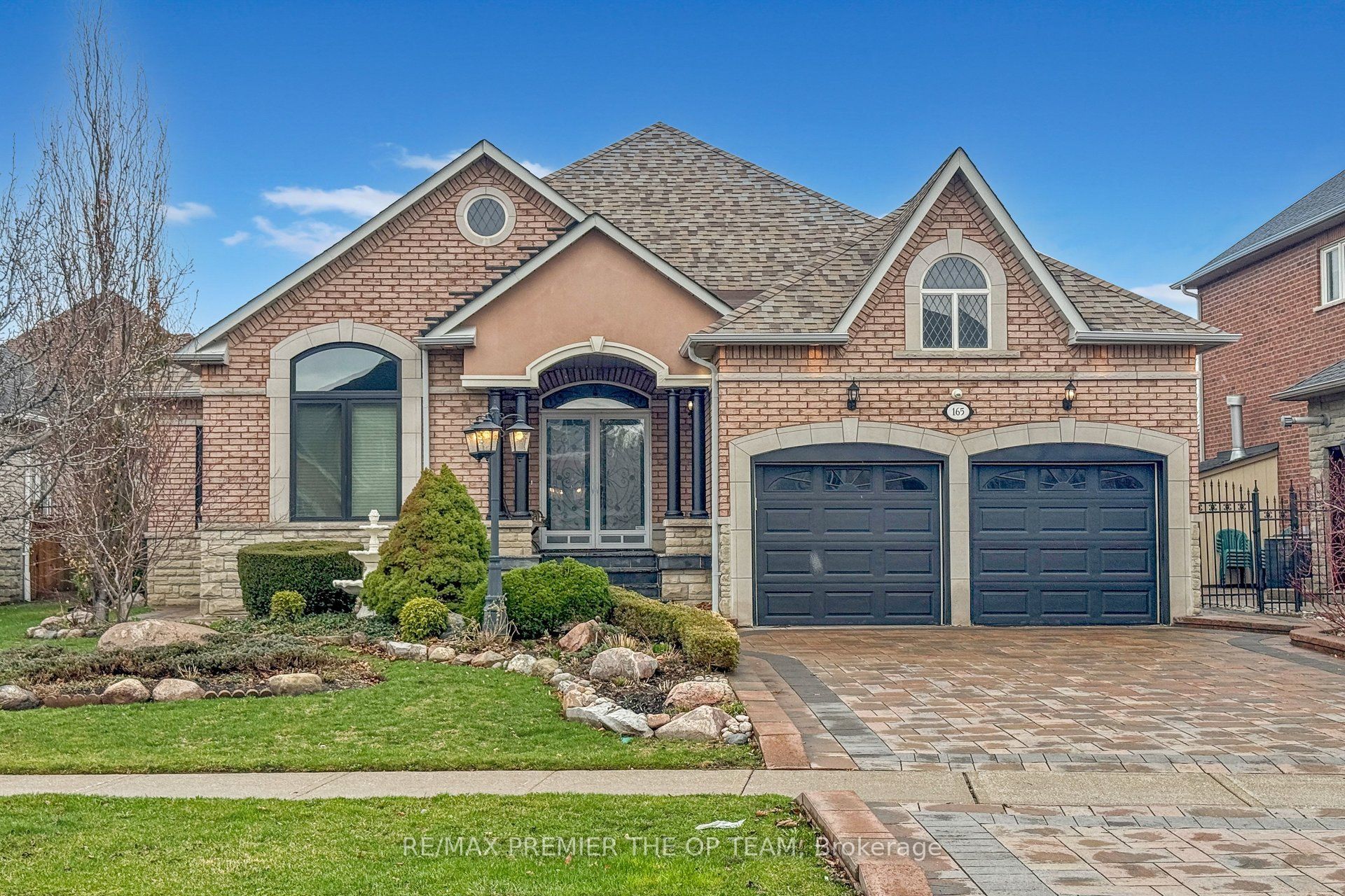 165 Novaview Crescent