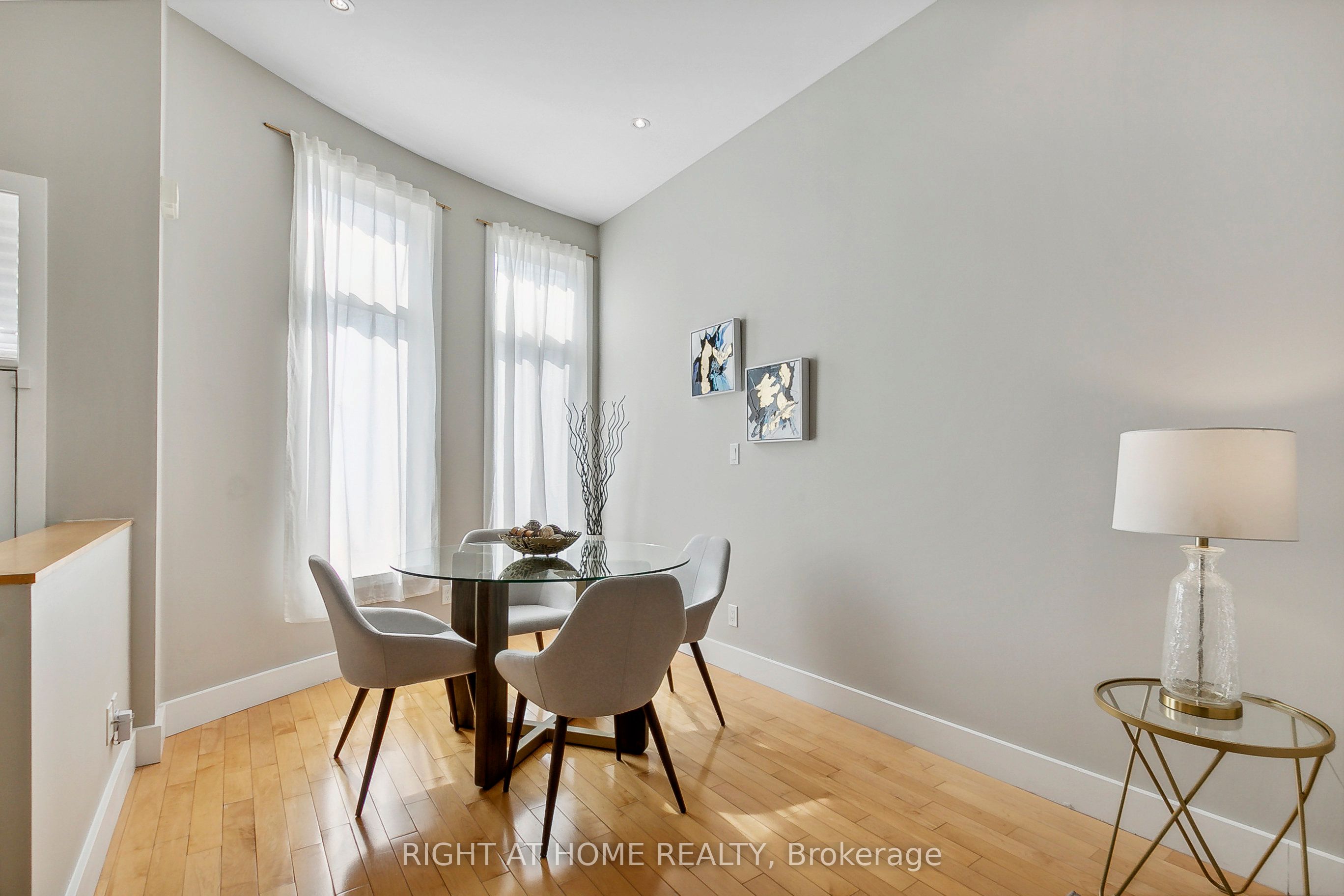 488 King Street E