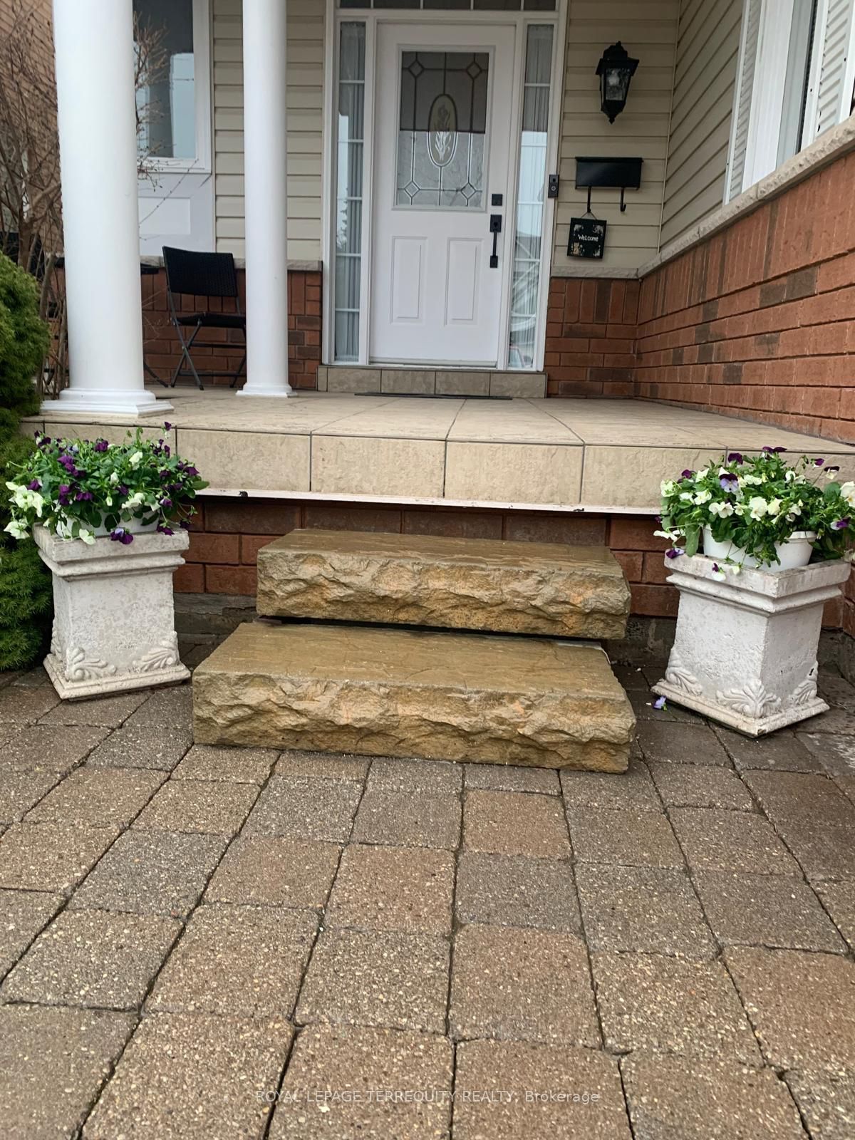 471 Woodsmere Crescent