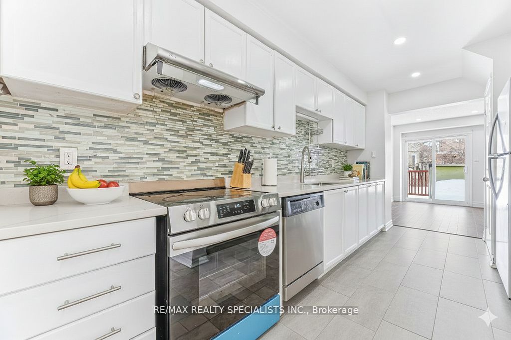 3 Mullis Crescent
