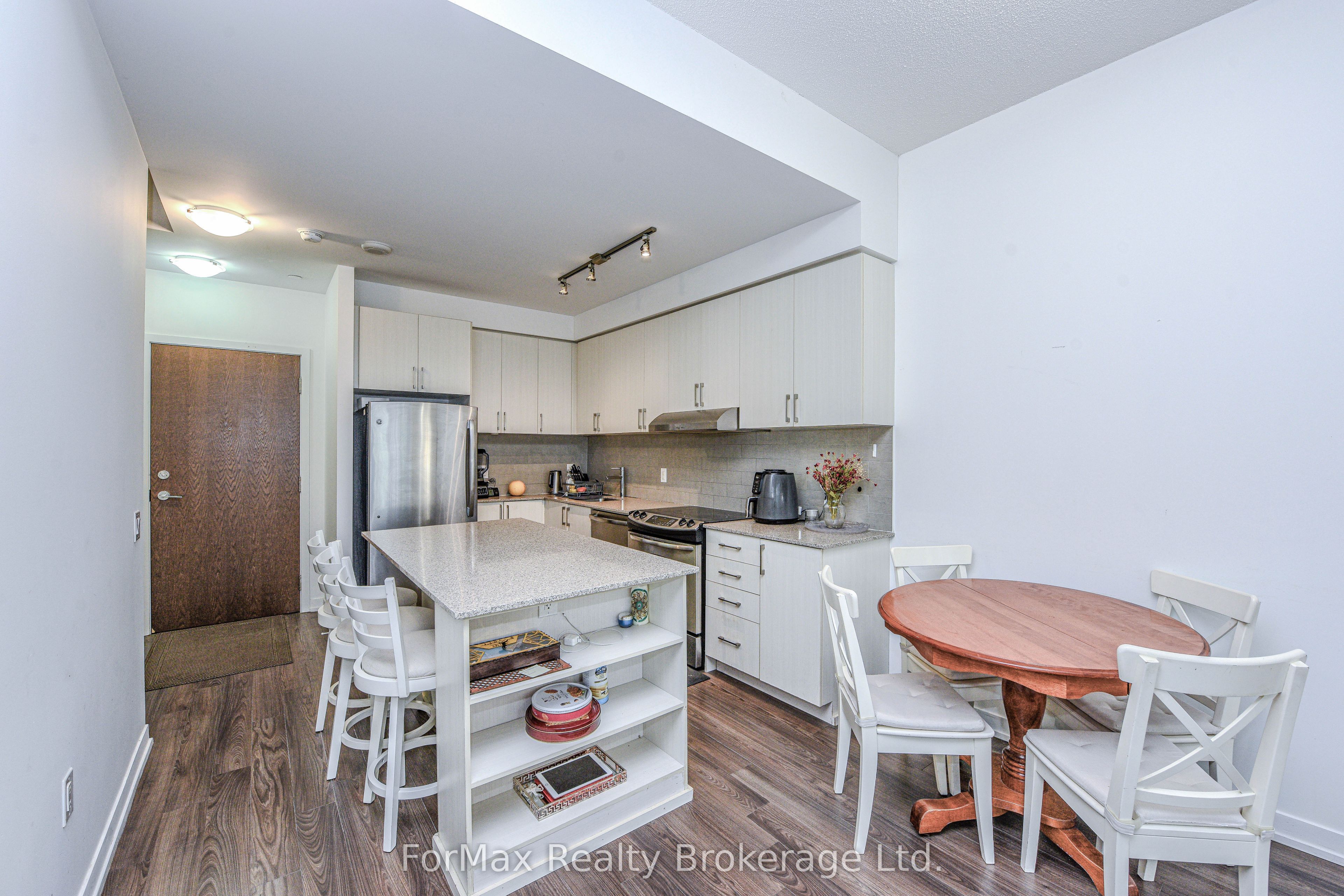 2560 Eglinton Avenue 103