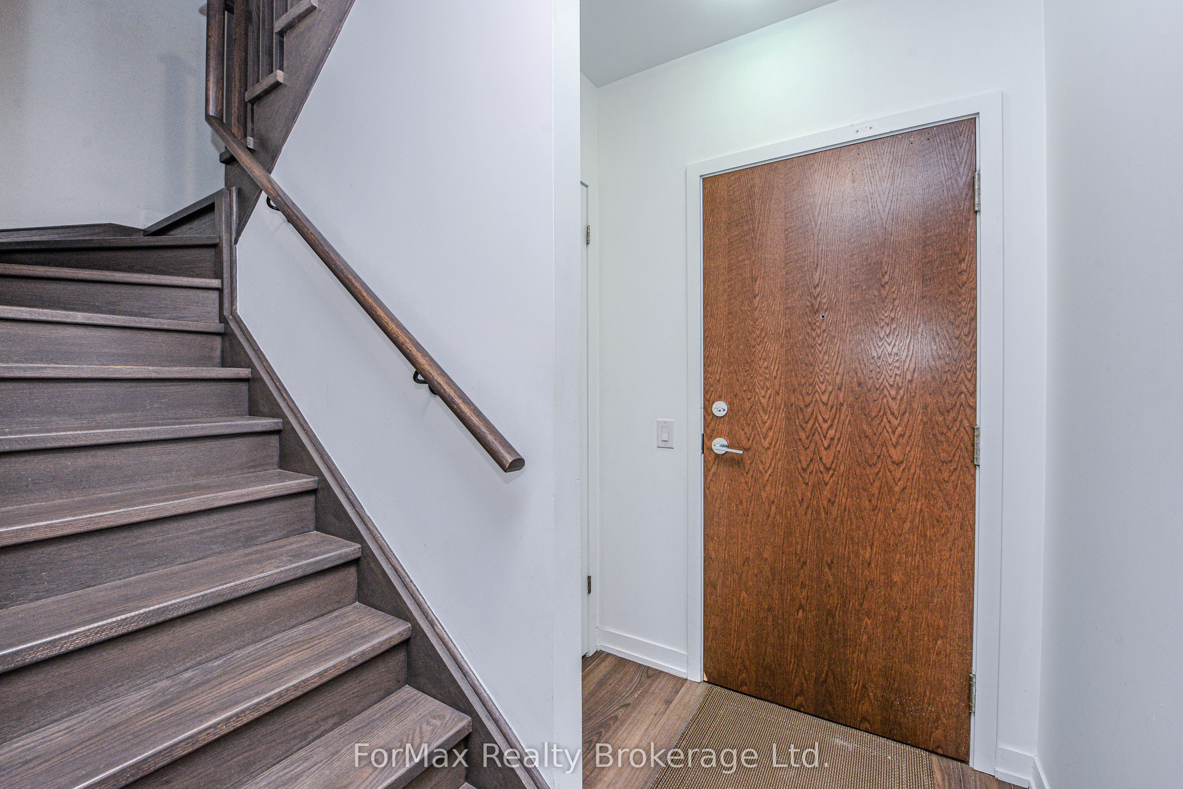2560 Eglinton Avenue 103