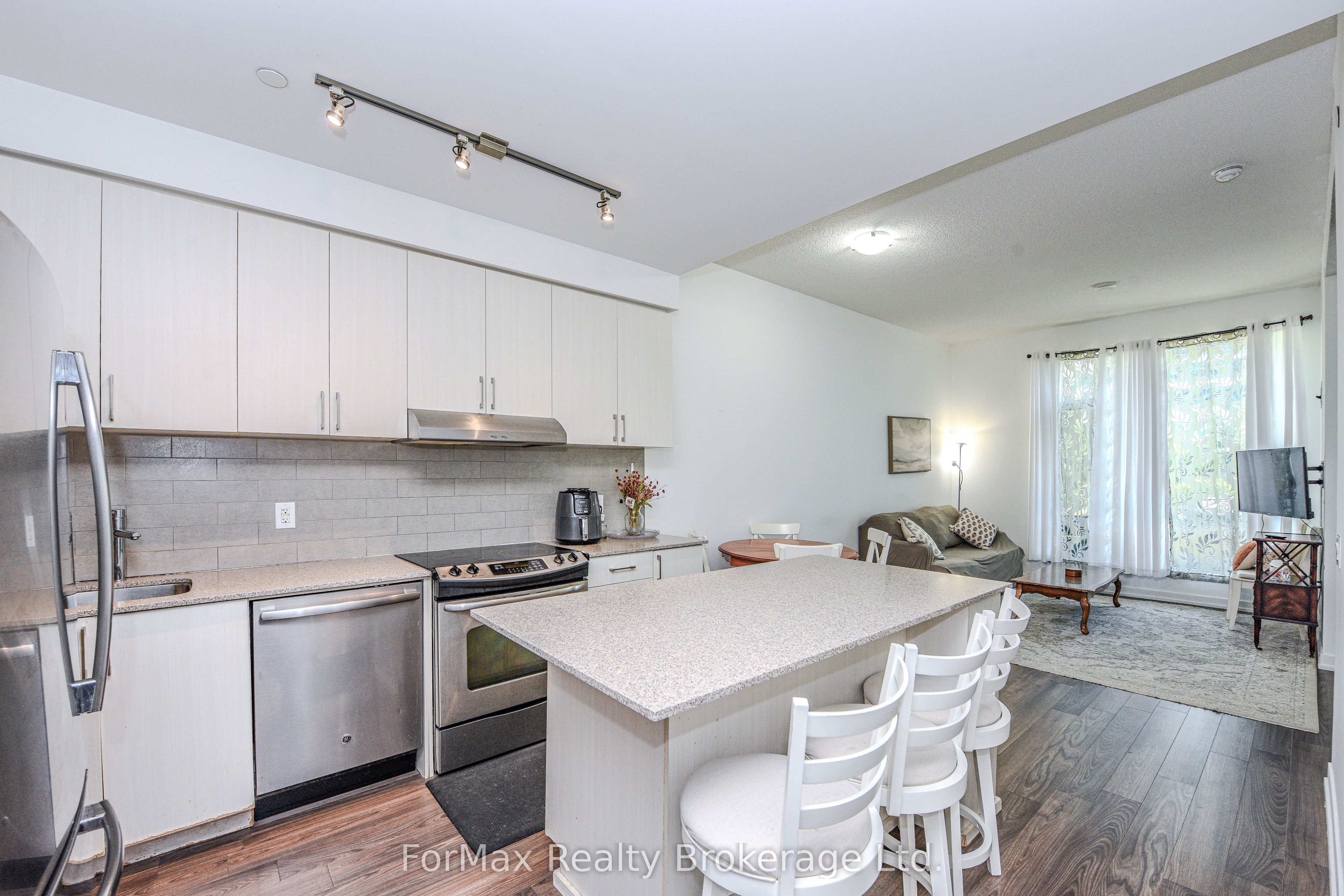2560 Eglinton Avenue 103