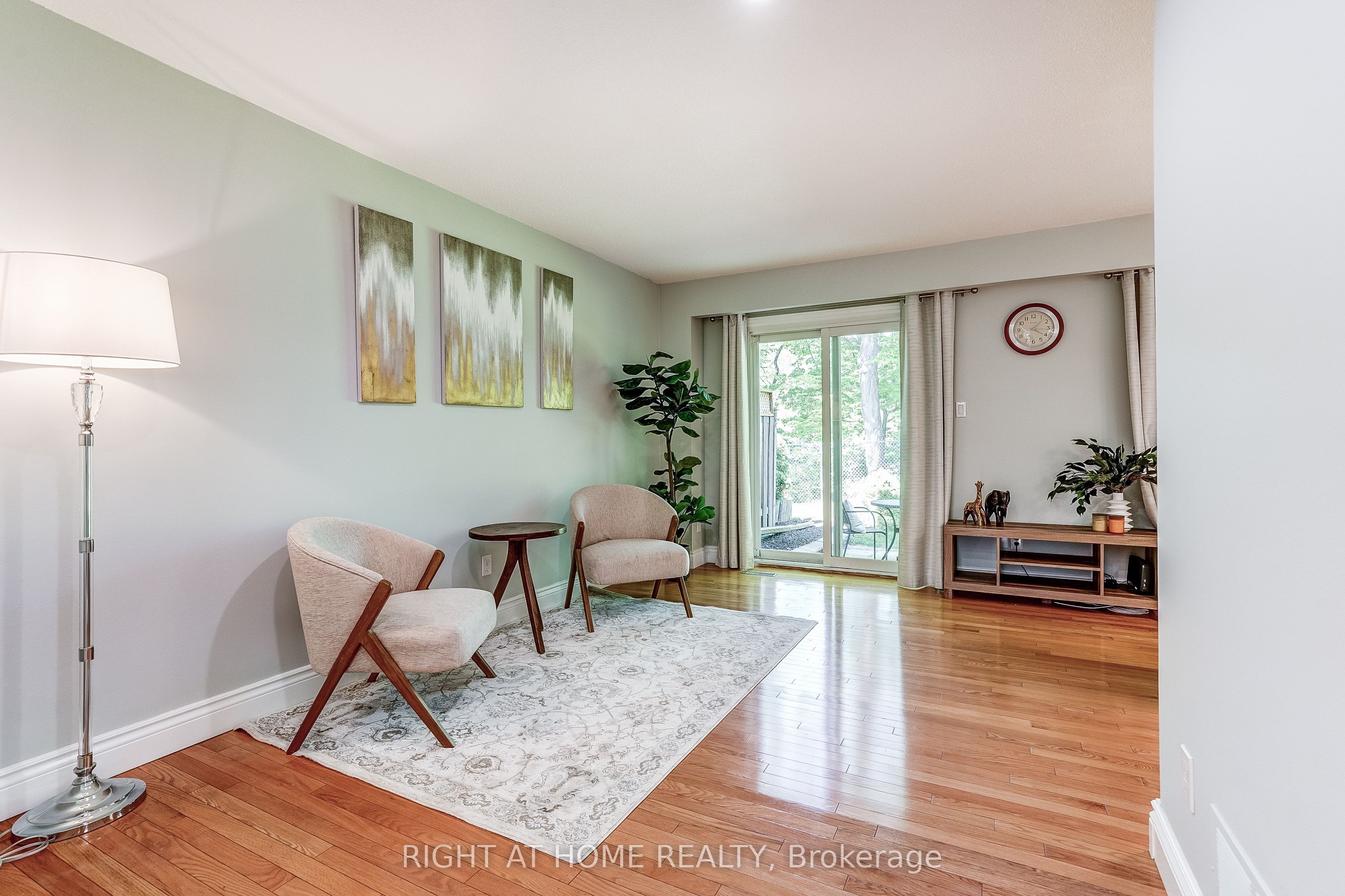 2120 Rathburn Road E 55