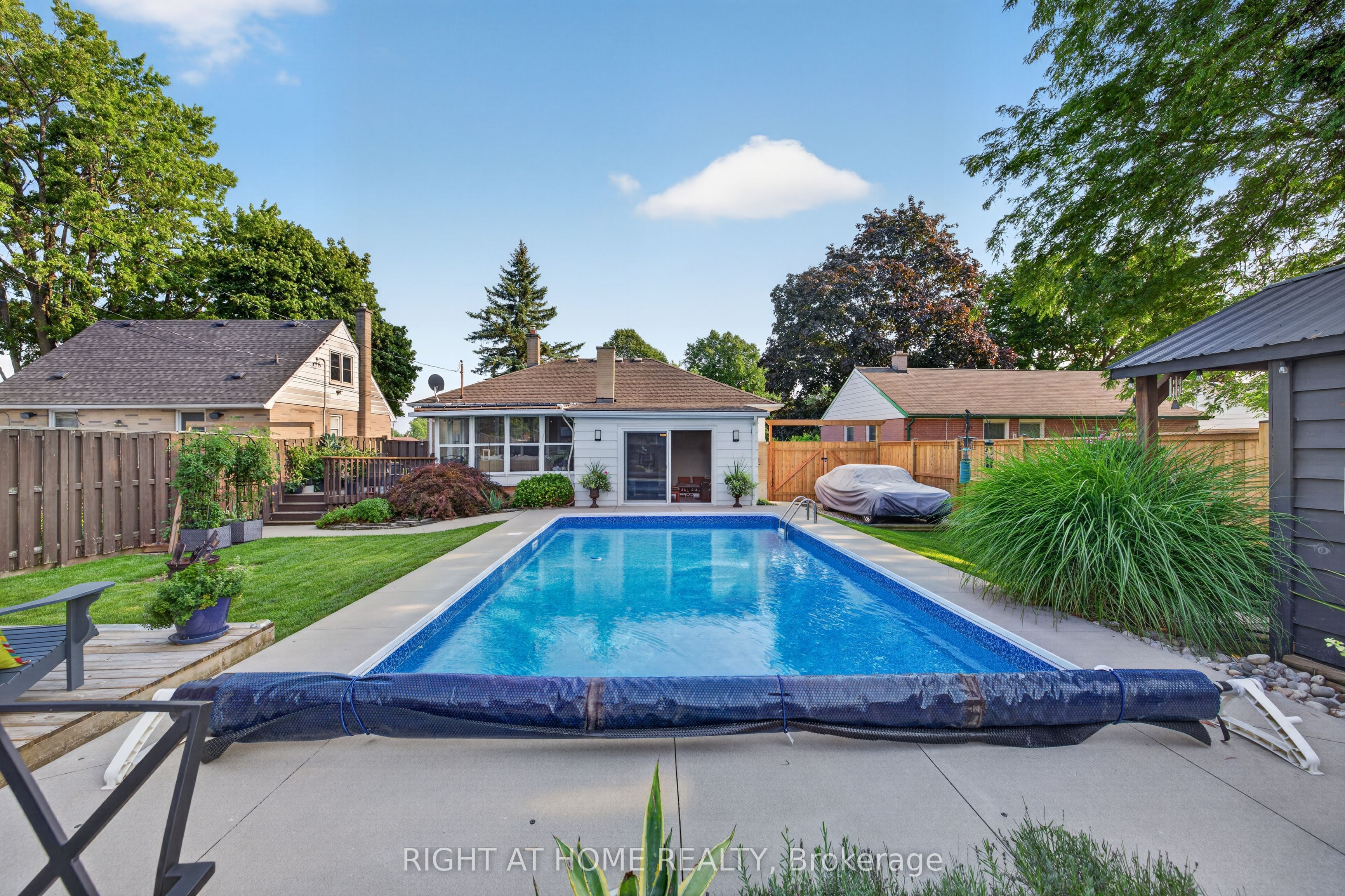 24 Tweedsmuir Avenue