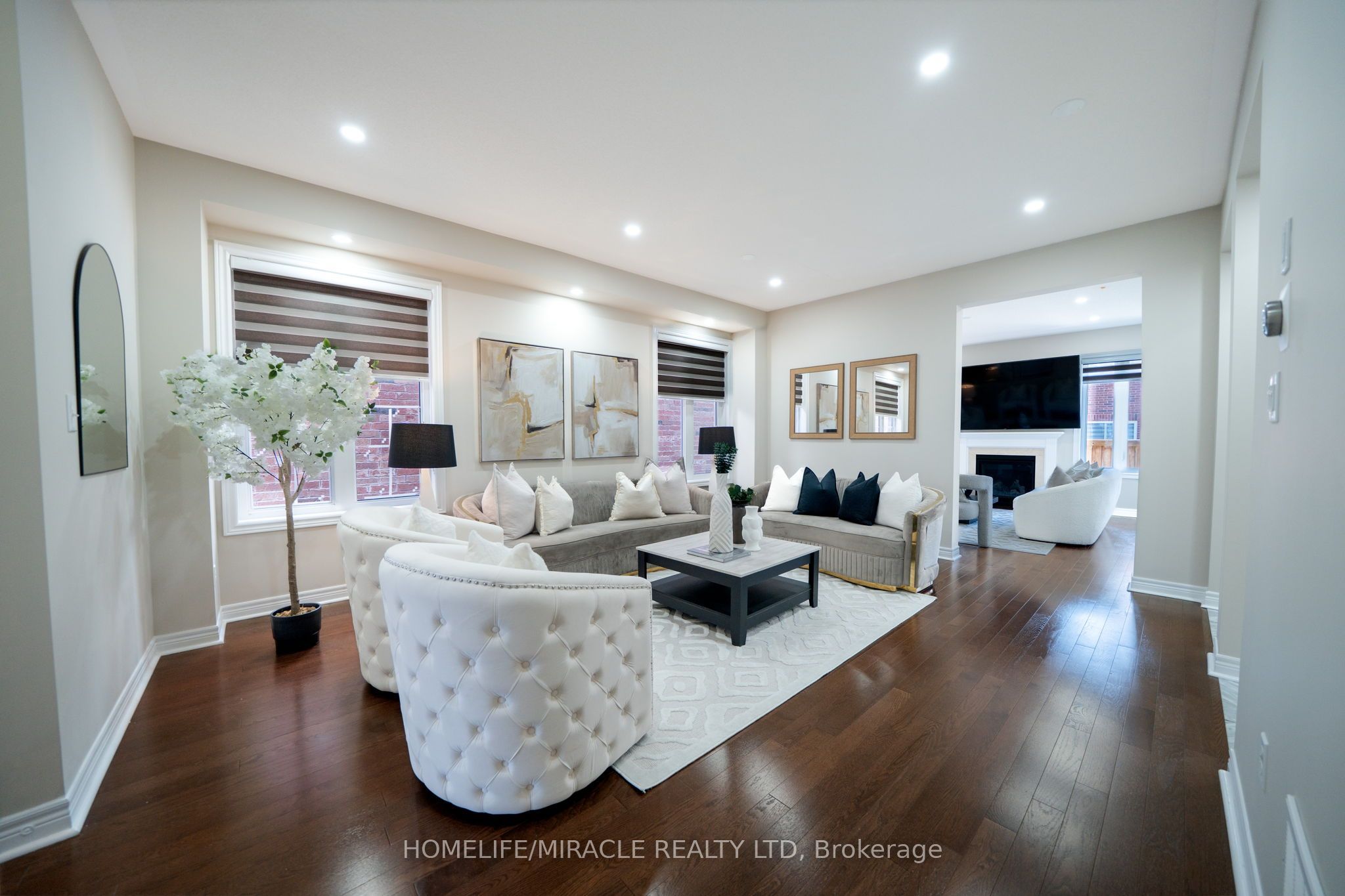 544 Bessborough Drive