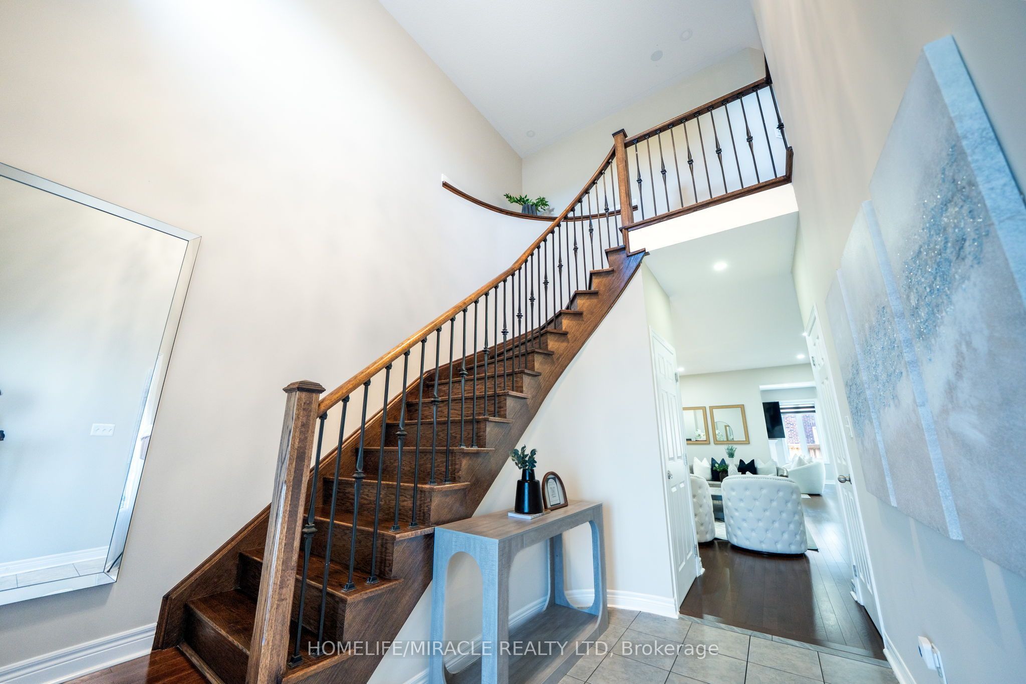 544 Bessborough Drive