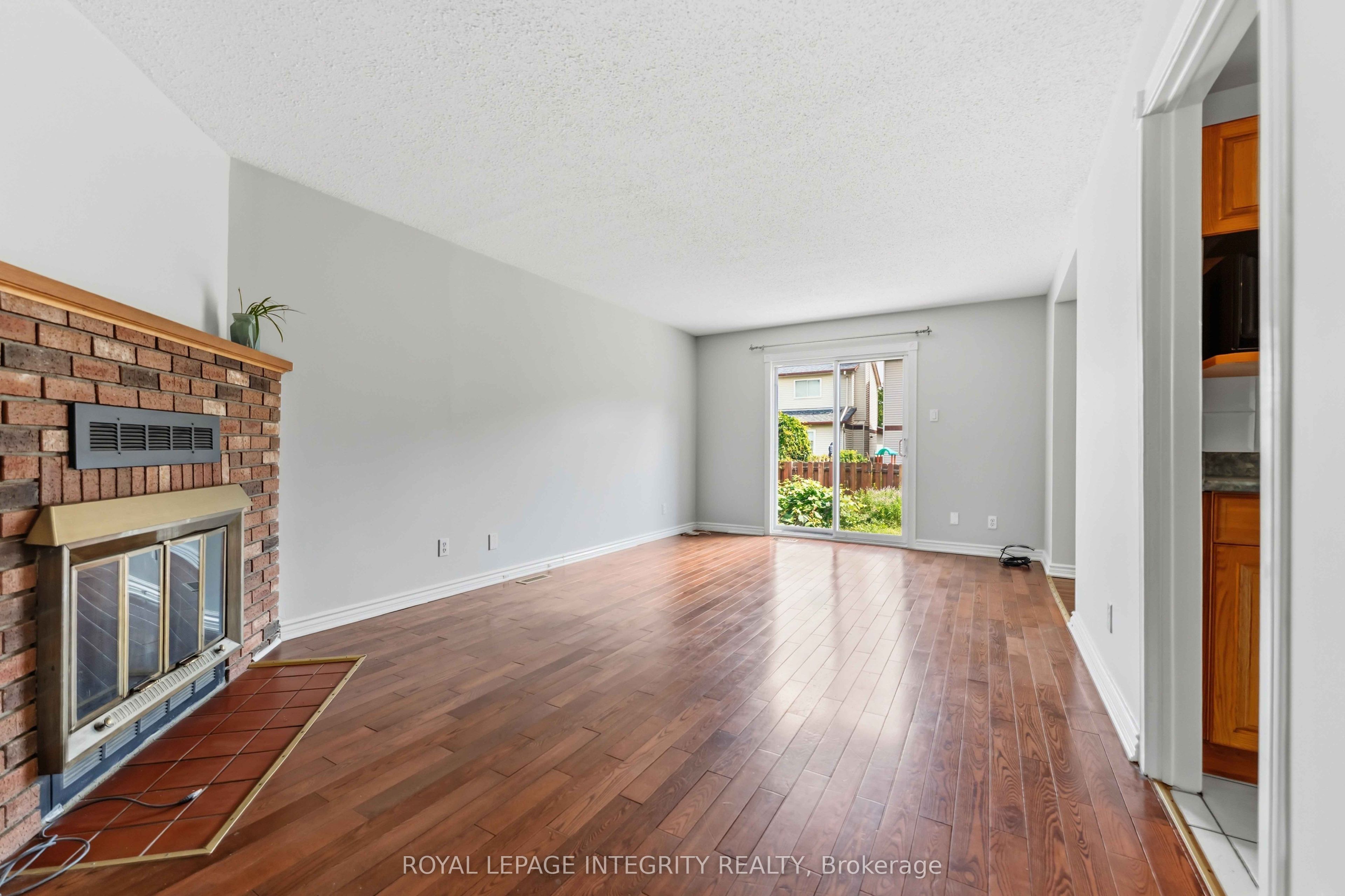 1455 Bradshaw Crescent