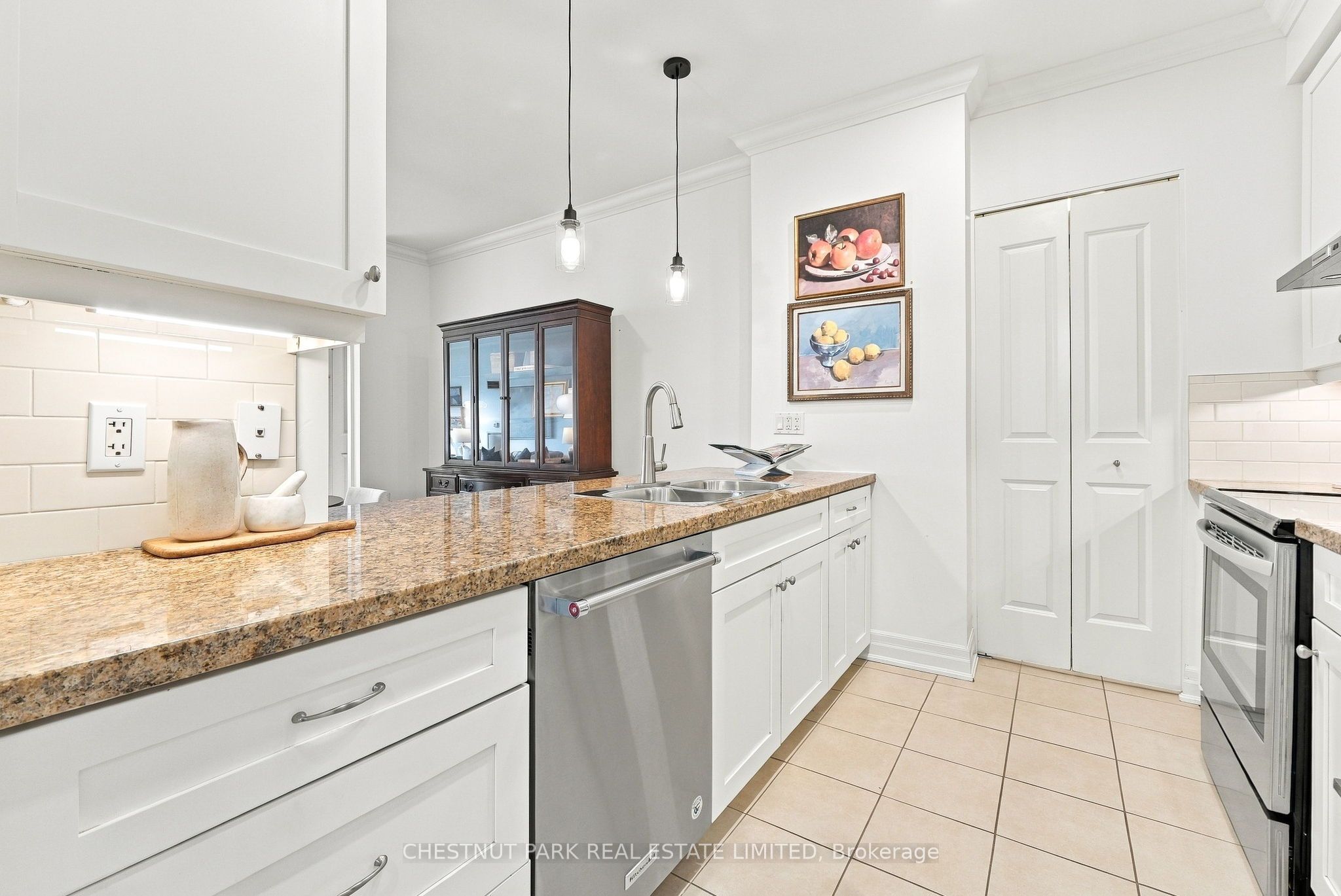 2855 Bloor Street W 305