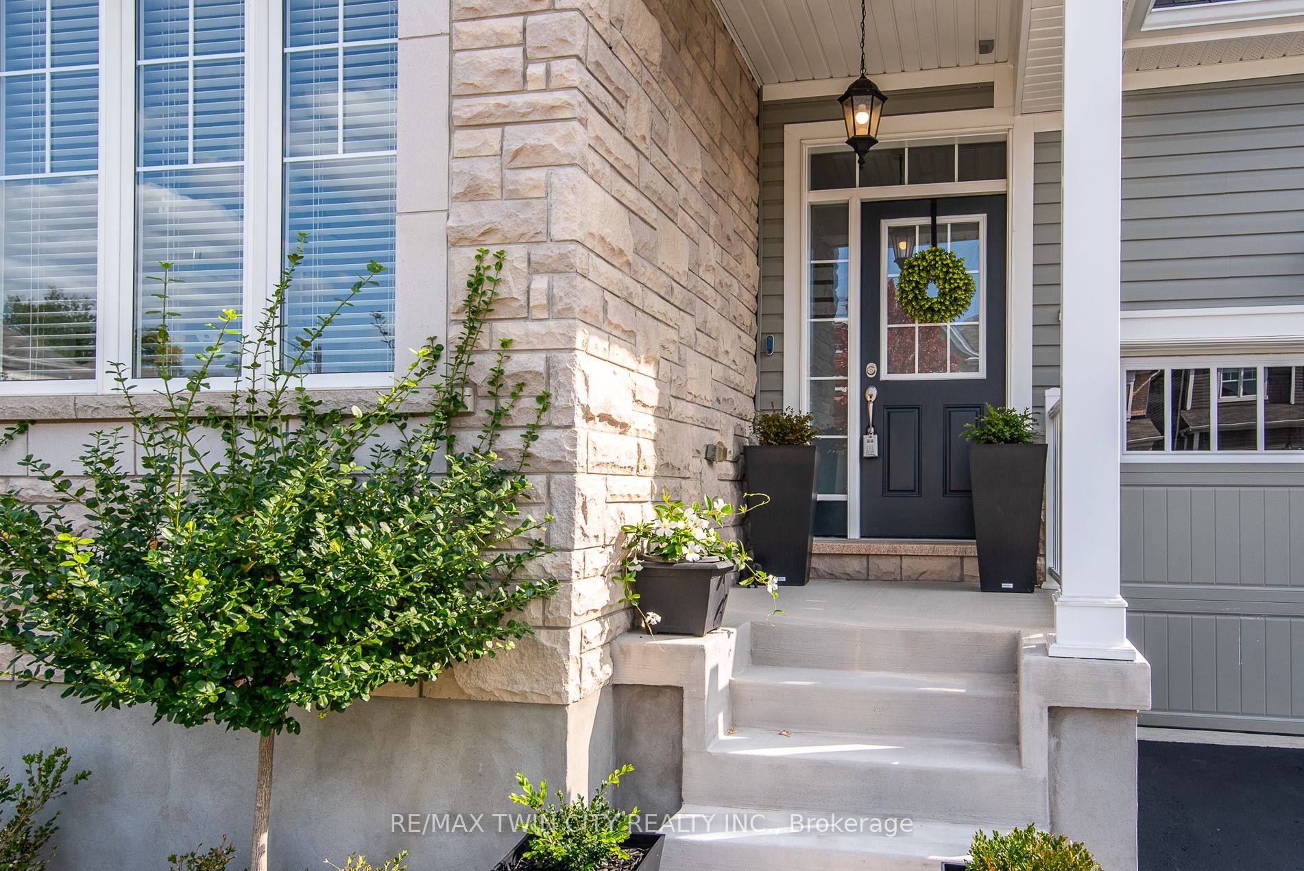 232 Shady Glen Crescent