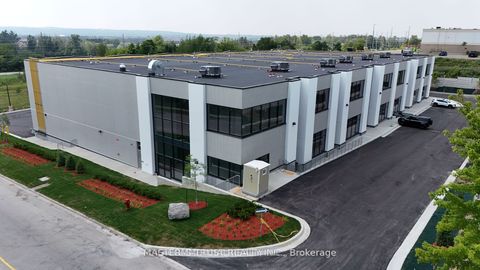 32 Don Hillock Drive 3 Aurora ON L4G 0H6