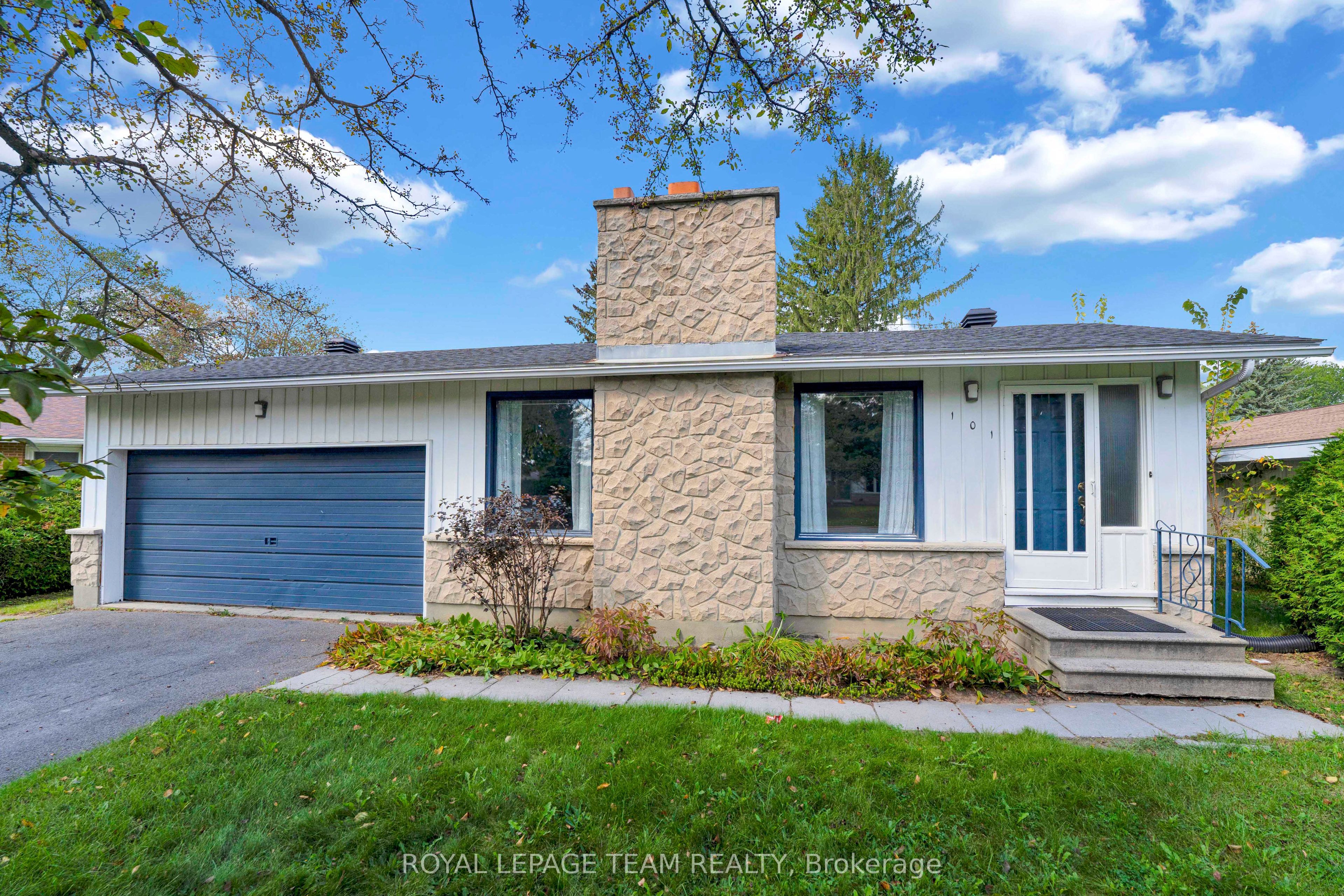 101 Country Lane W