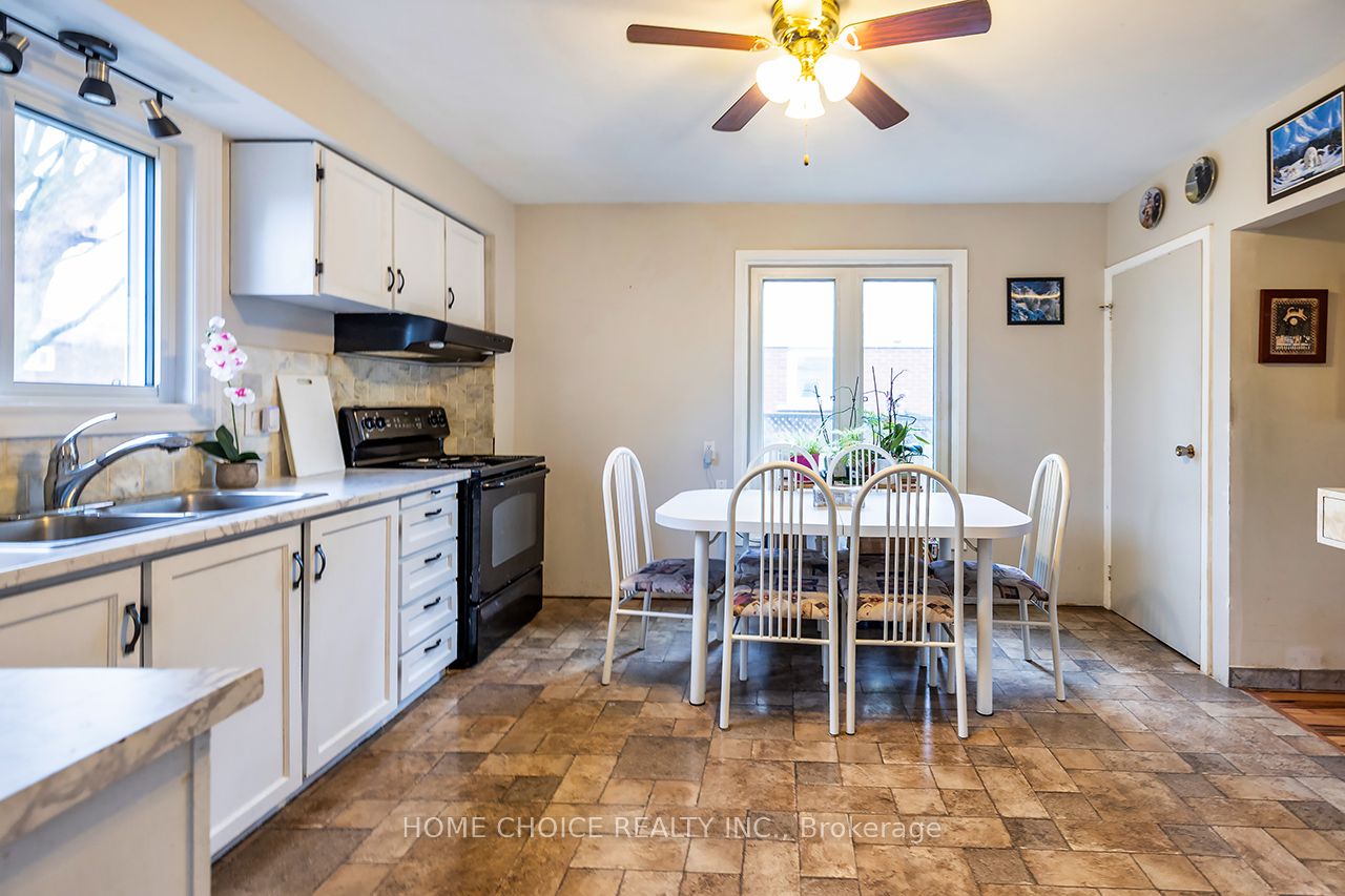 225 Barkley Crescent