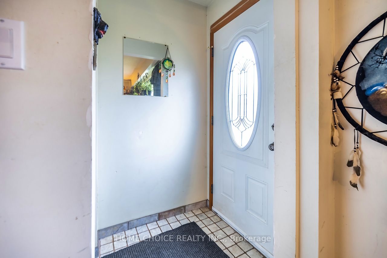 225 Barkley Crescent