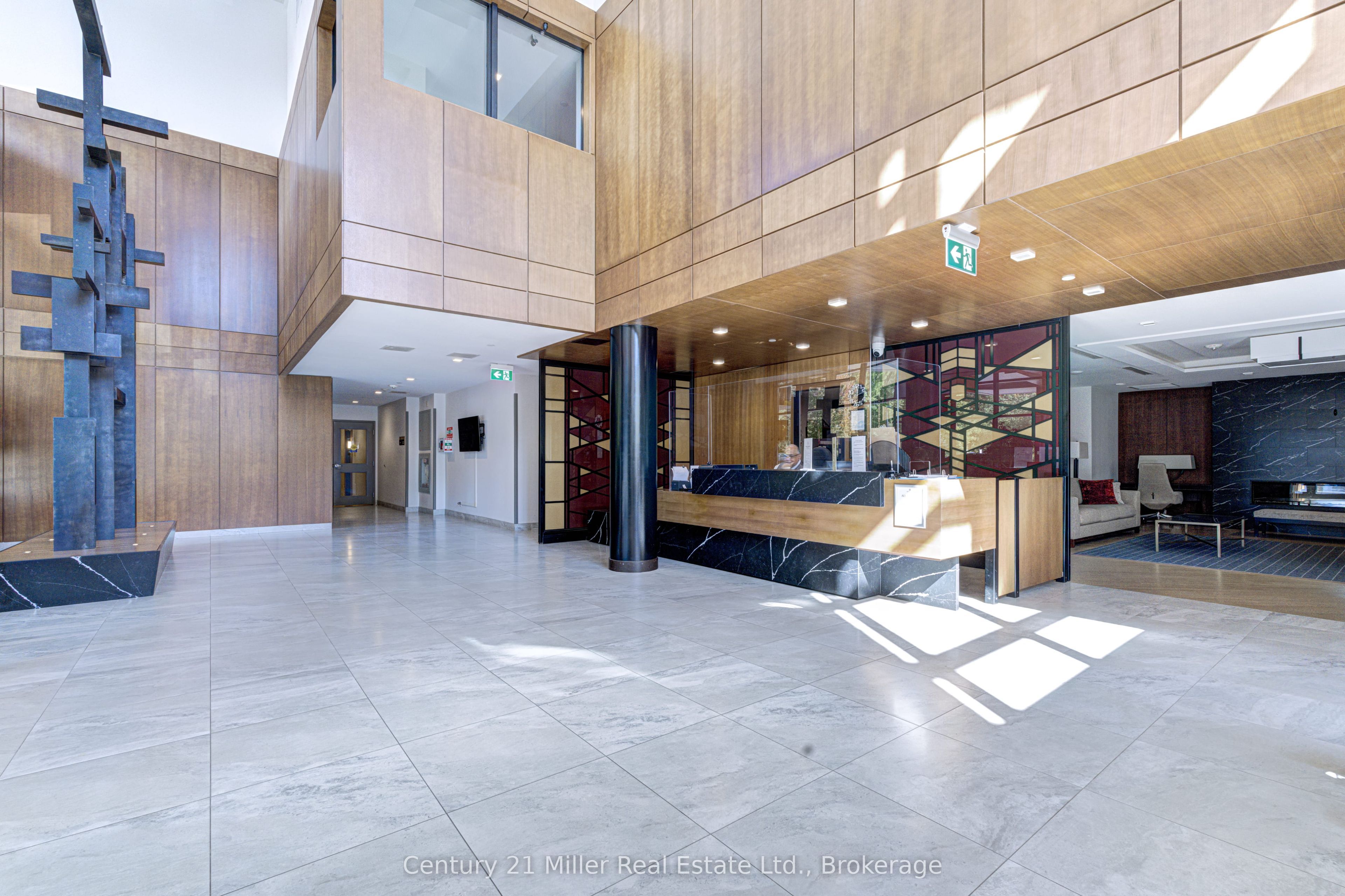 1575 Lakeshore Road W 263